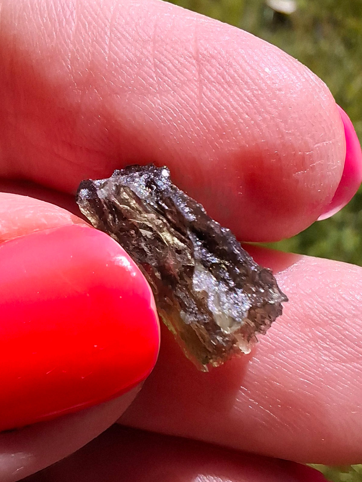 Moldavite Piece, 0.65g, Tektite (Ref: 1410)