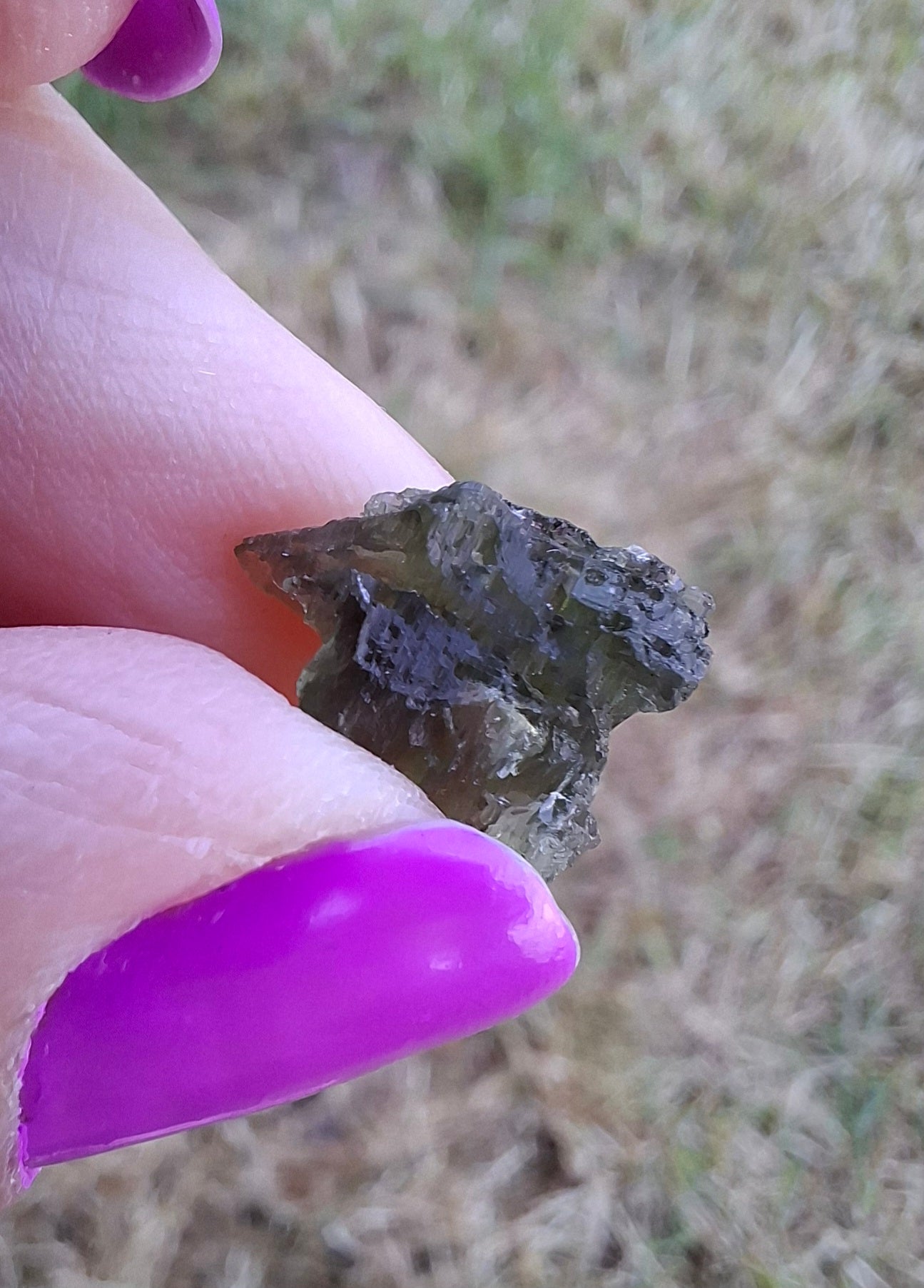 Moldavite Piece, 0.84g, Tektite (Ref: 1445)