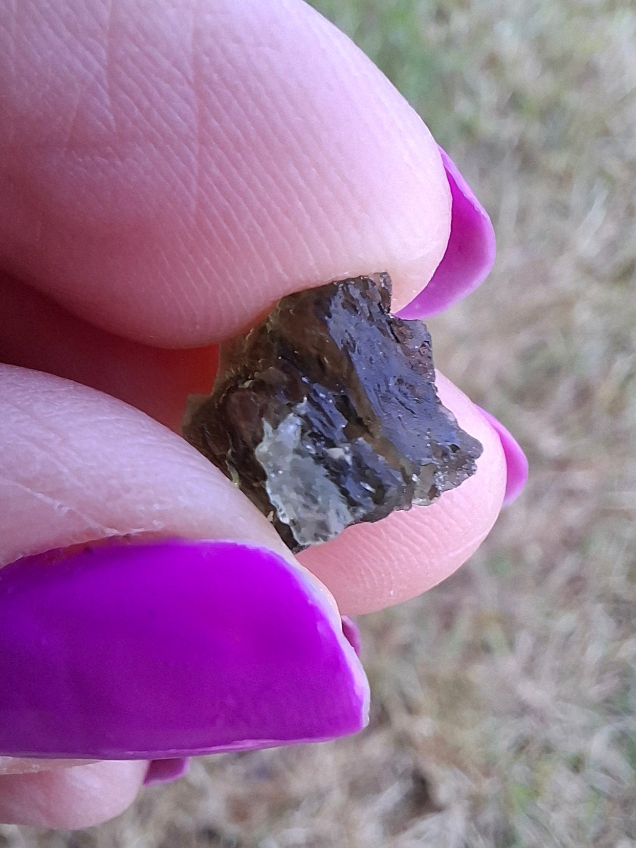 Moldavite Piece, 0.84g, Tektite (Ref: 1445)