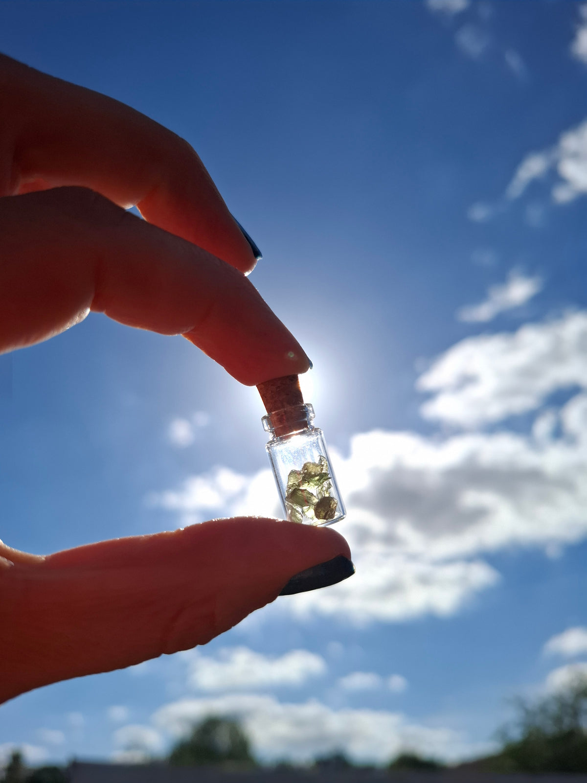 Moldavite Chips (0.50g) in 1ml Bottle, Tektite (Ref: B21)