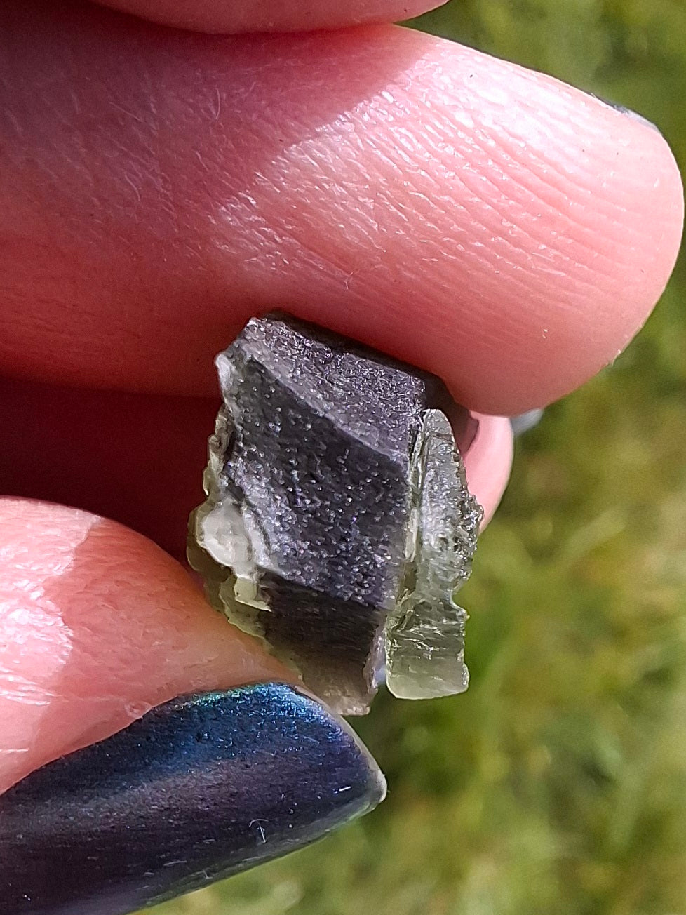 Moldavite Piece, 1.65g, Tektite (Ref: 1387)