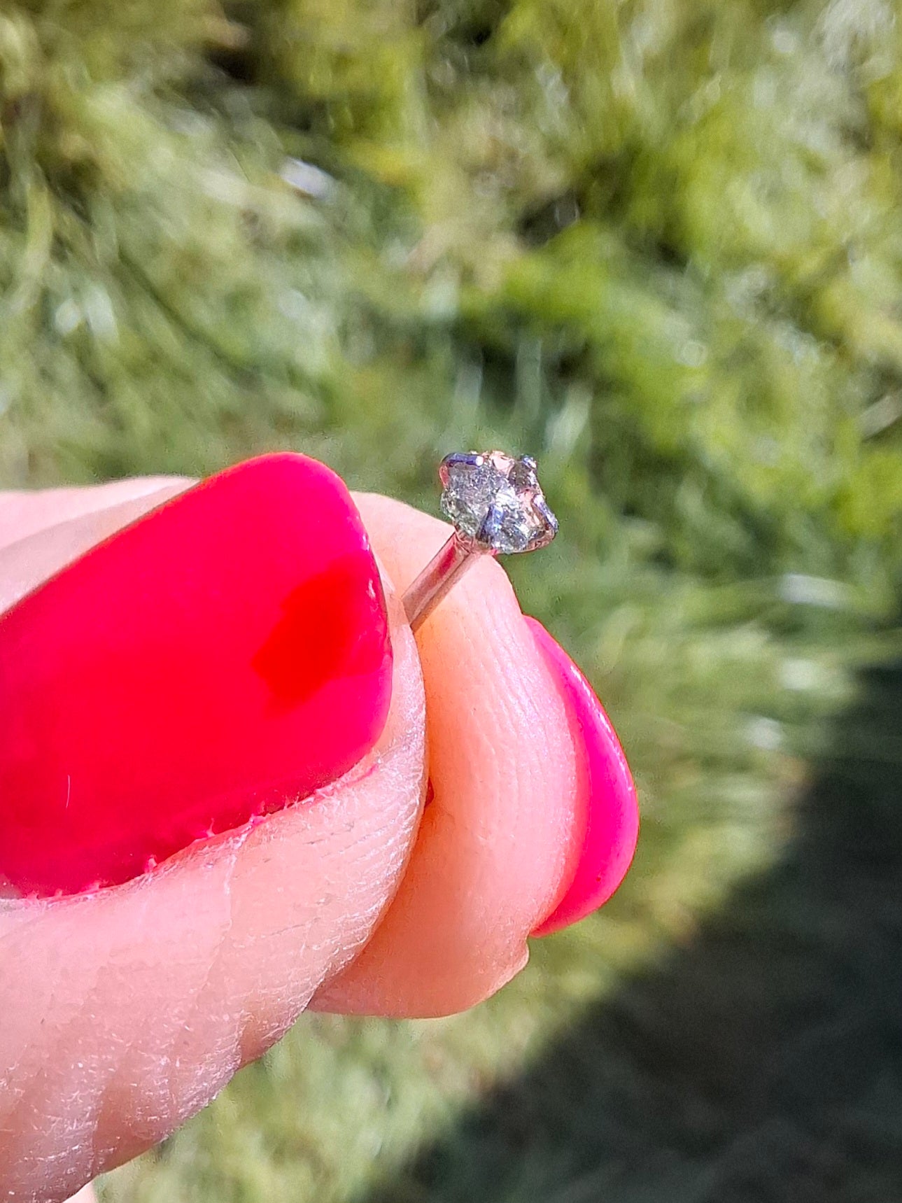 Moldavite (raw) NOSE STUD, 18G, L Shape, Surgical steel, Tektite (Ref: N9)