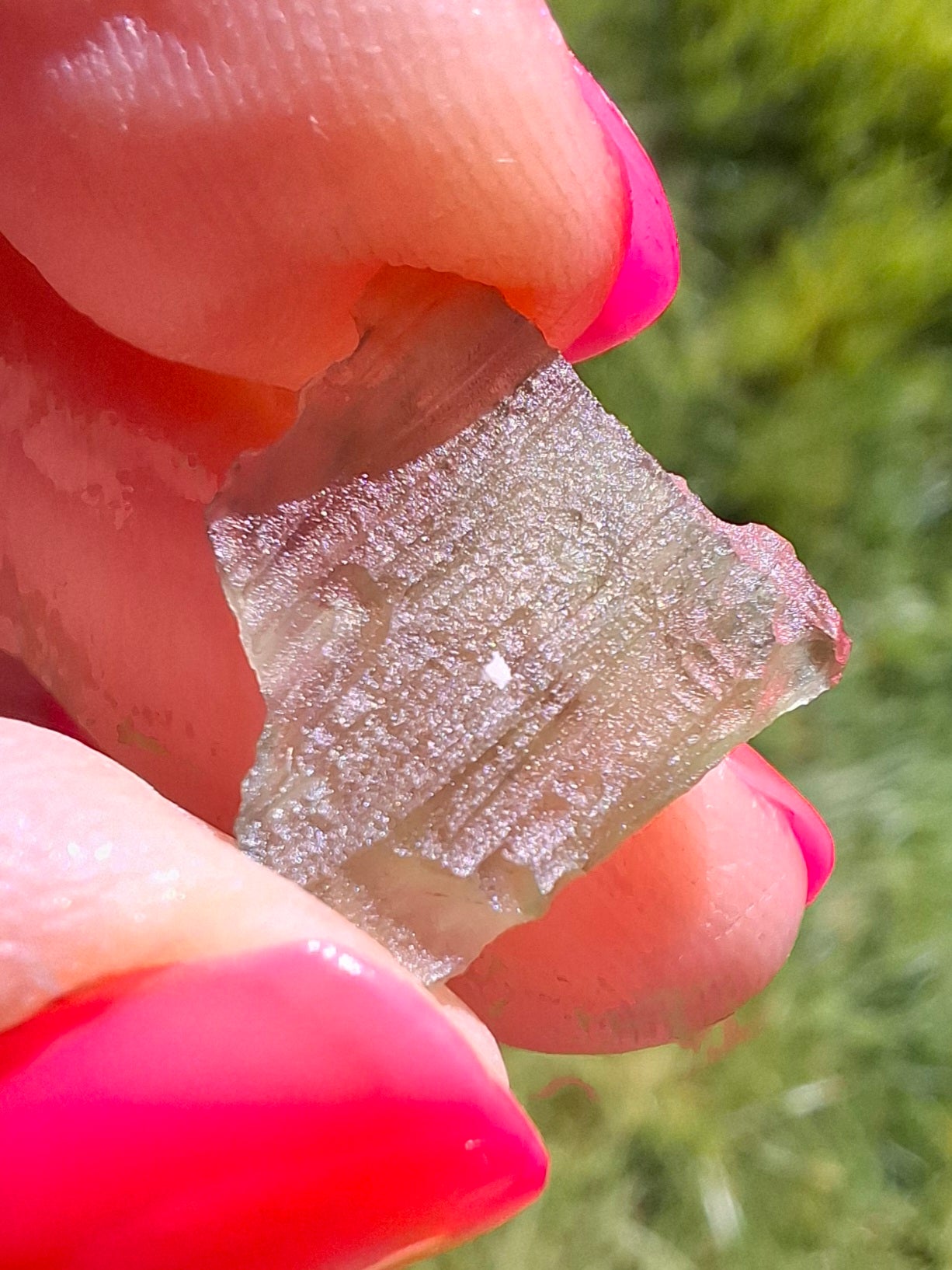 Moldavite Piece, 0.69g, Tektite (Ref: 1405)