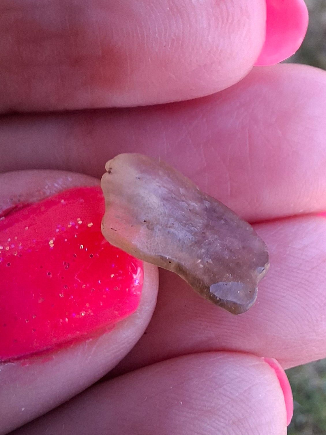 Libyan Desert Glass (darker) Piece, 0.95g, Tektite (Ref: L1363)