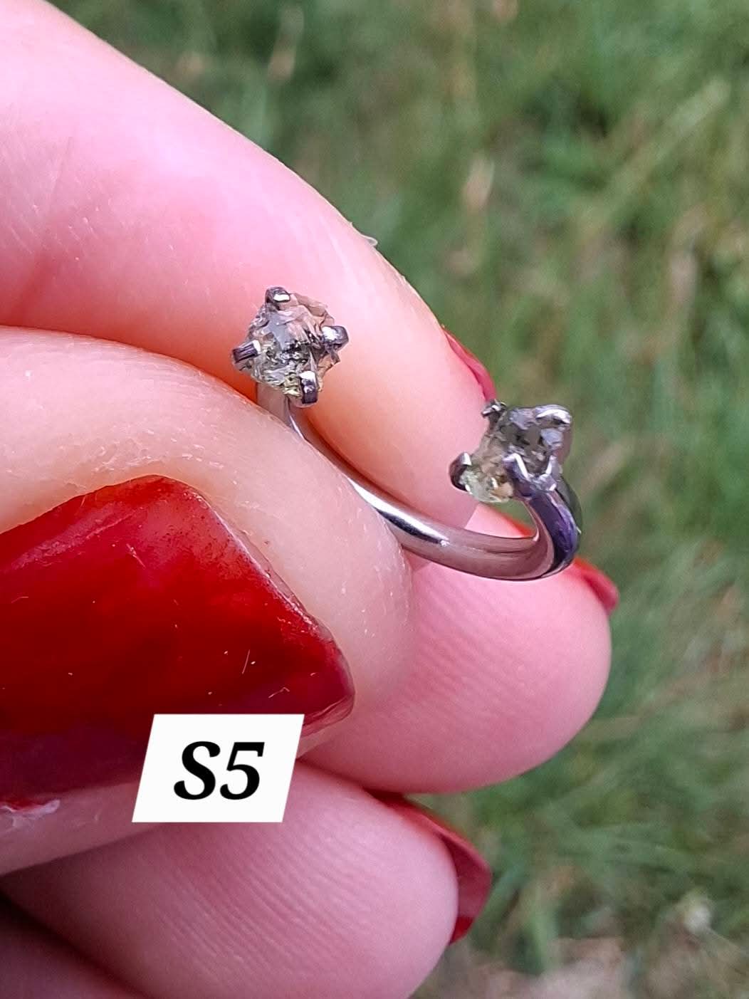 Moldavite (raw) HORSESHOE SEPTUM RING, 16G, Surgical steel, Tektite (Ref: S5)