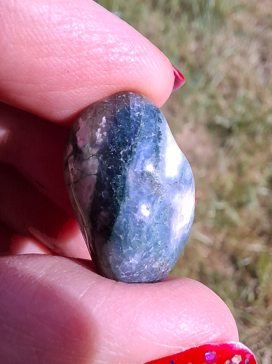 Green Moss Agate, Tumble Stone, Crystal (Ref: T168)