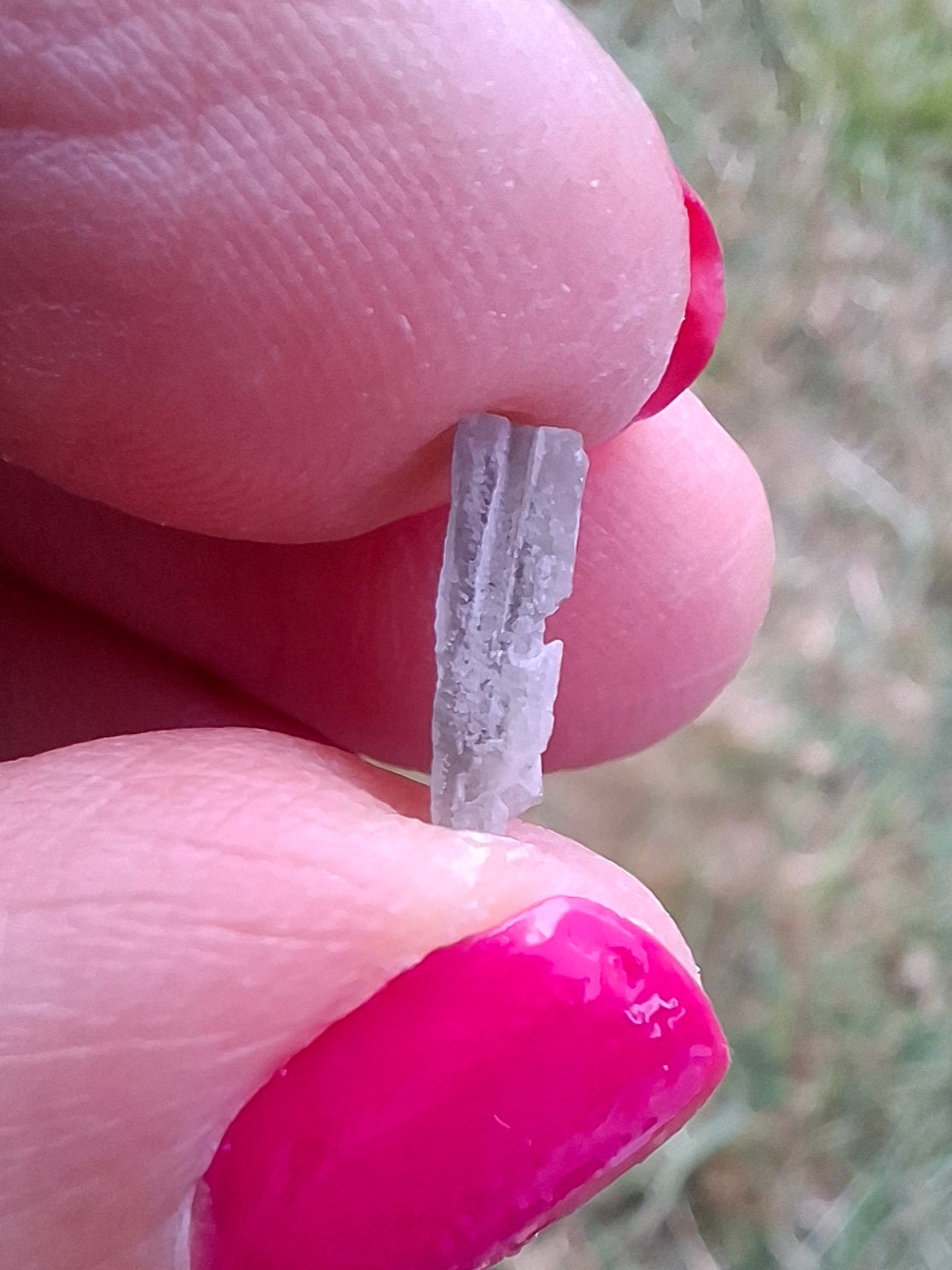 Moldavite tiny piece, SNOWFLAKE, FROSTED, BRUSNA, 0.18g, Tektite (Ref: 1496)