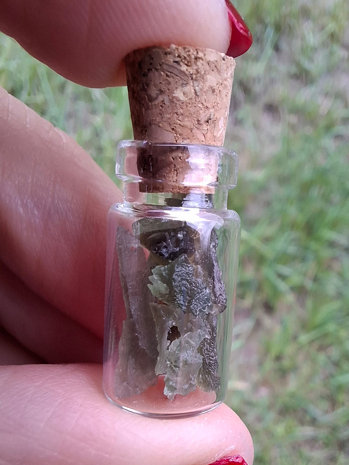 Moldavite Chips (1.00g) in 1ml Bottle, Tektite (Ref: B33)