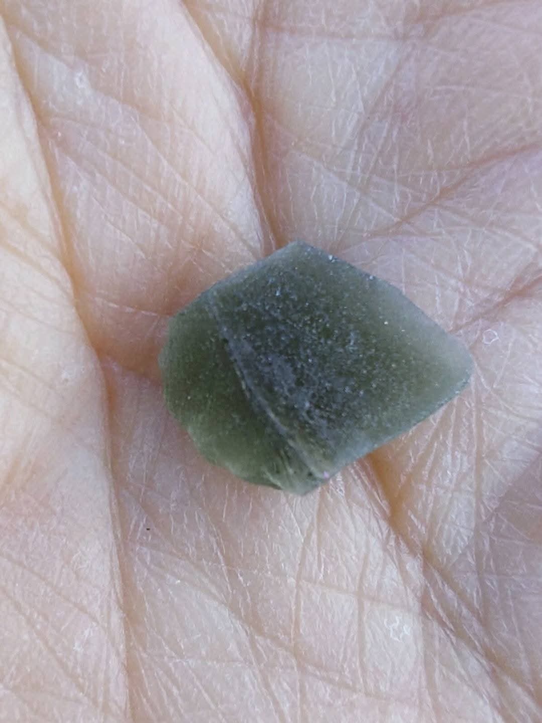 Moldavite Piece, 0.82g, Tektite (Ref: 1117)