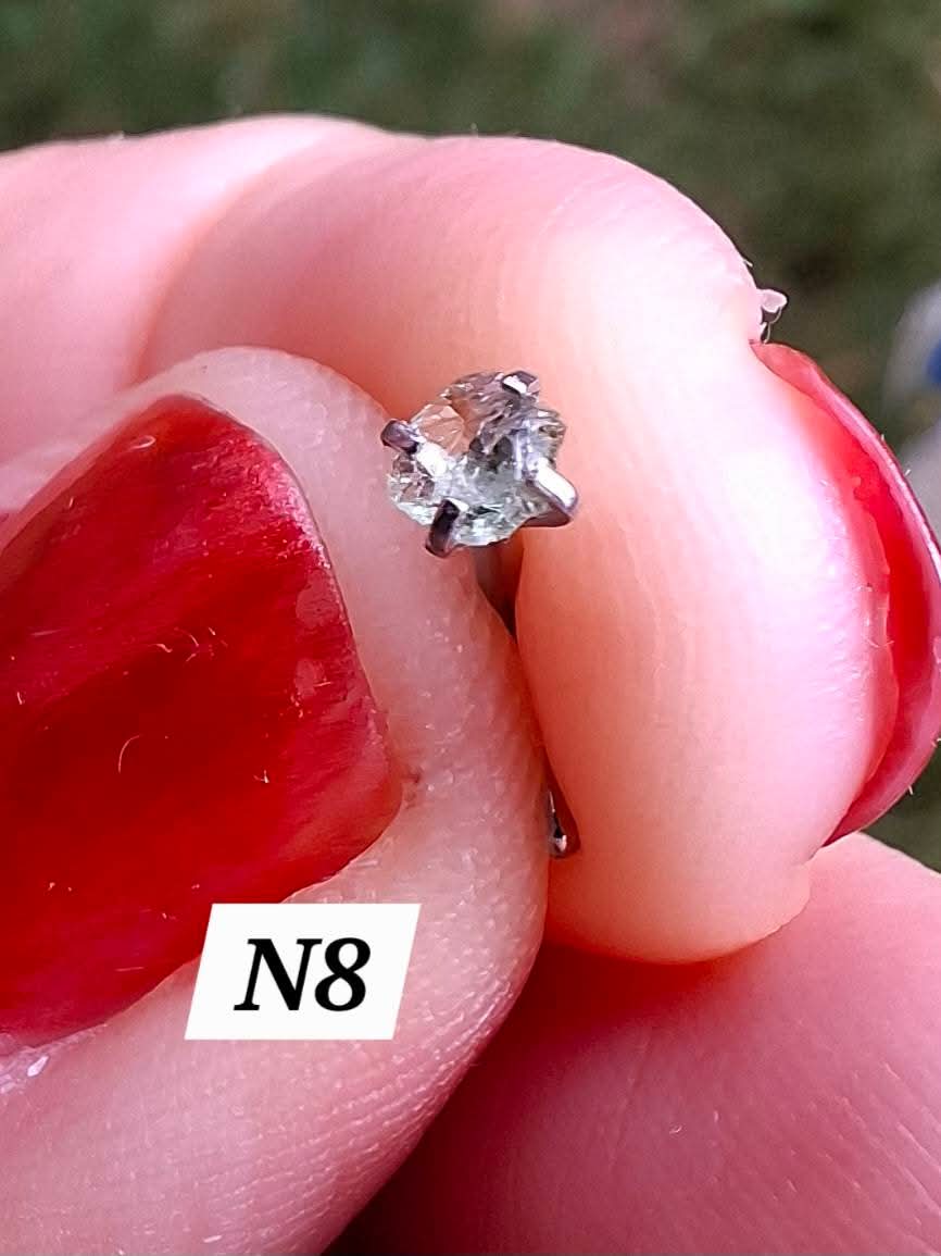 Moldavite (raw) NOSE STUD, 18G, L shape, Surgical steel, Tektite (Ref: N8)