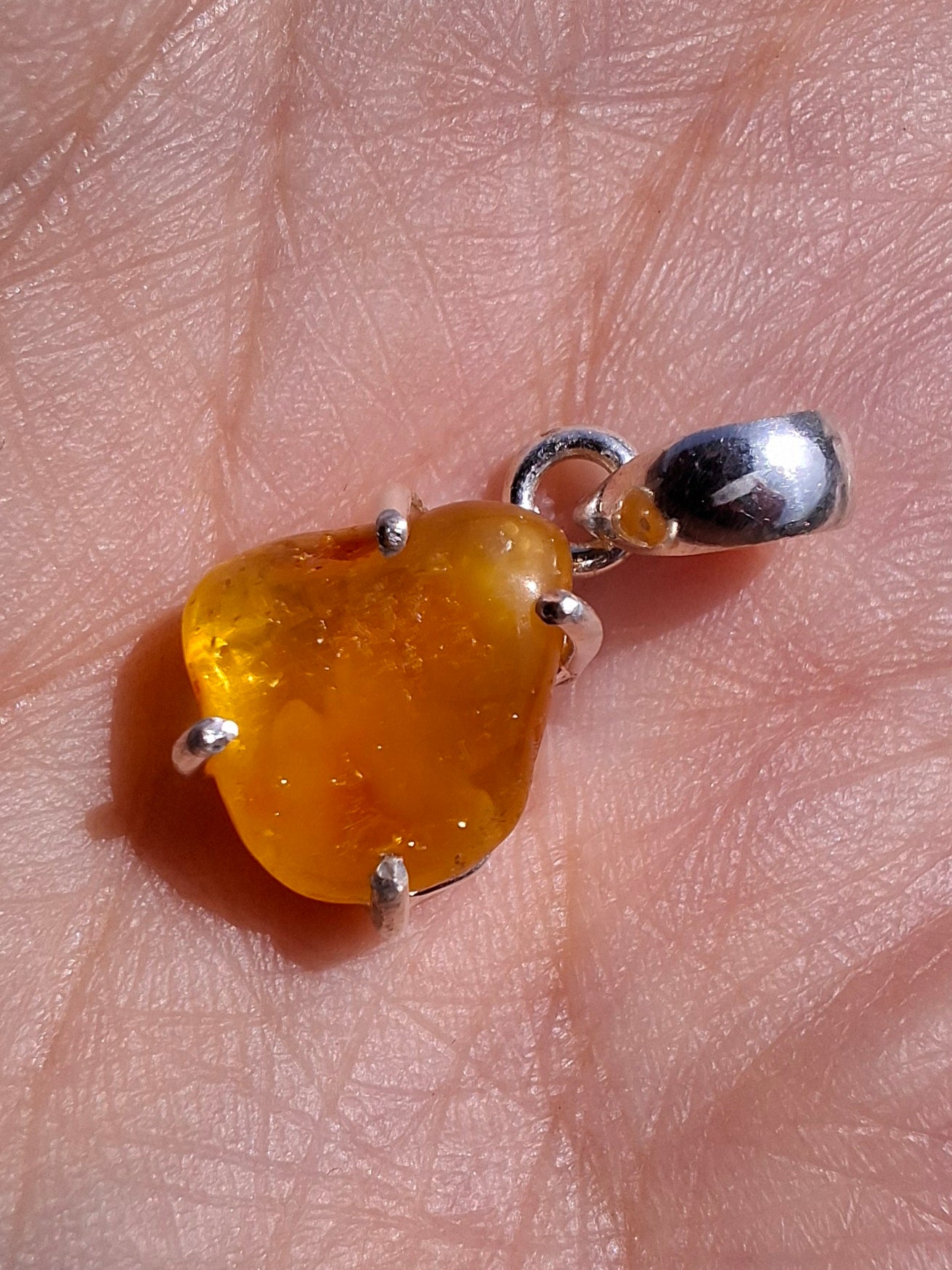 Baltic Amber Pendant, 925 Silver, Fossil (Ref: AP28)