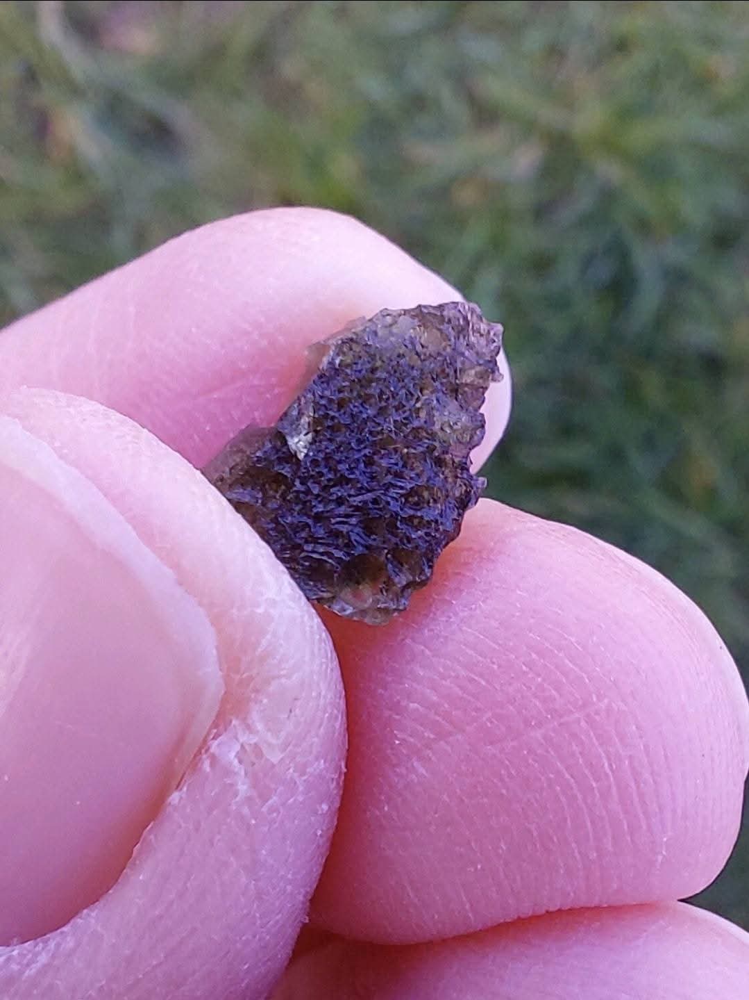 Moldavite Piece, 0.65g, Tektite (Ref: 1100)
