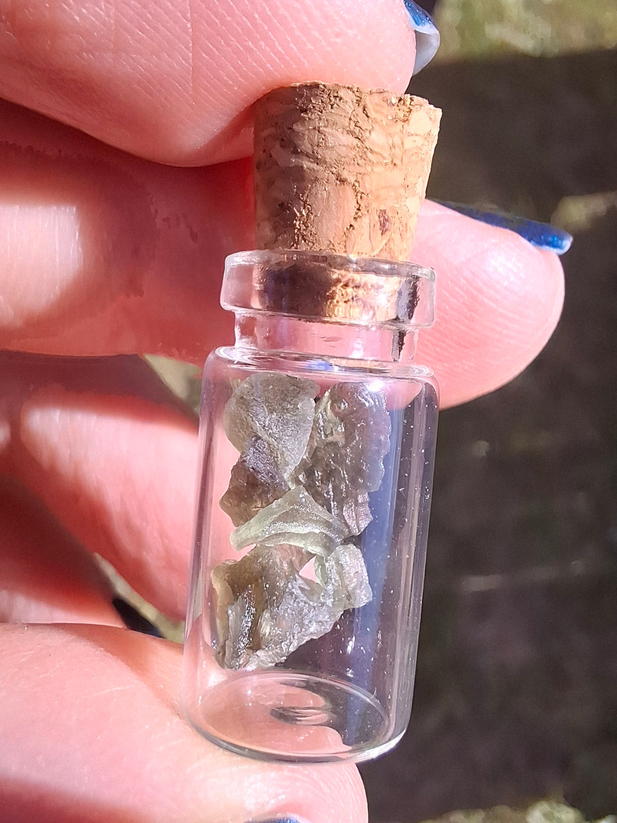 Moldavite chips (0.50g) in 1ml Bottle, Tektite (Ref: B20)