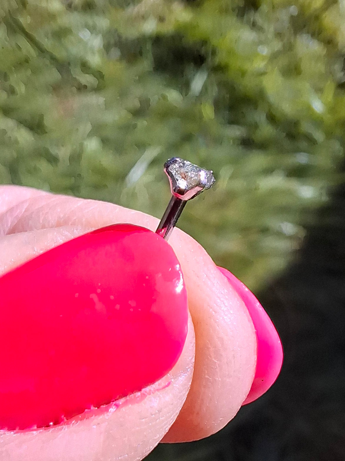 Moldavite (raw) NOSE STUD, 18G, L Shape, Surgical steel, Tektite (Ref: N10)