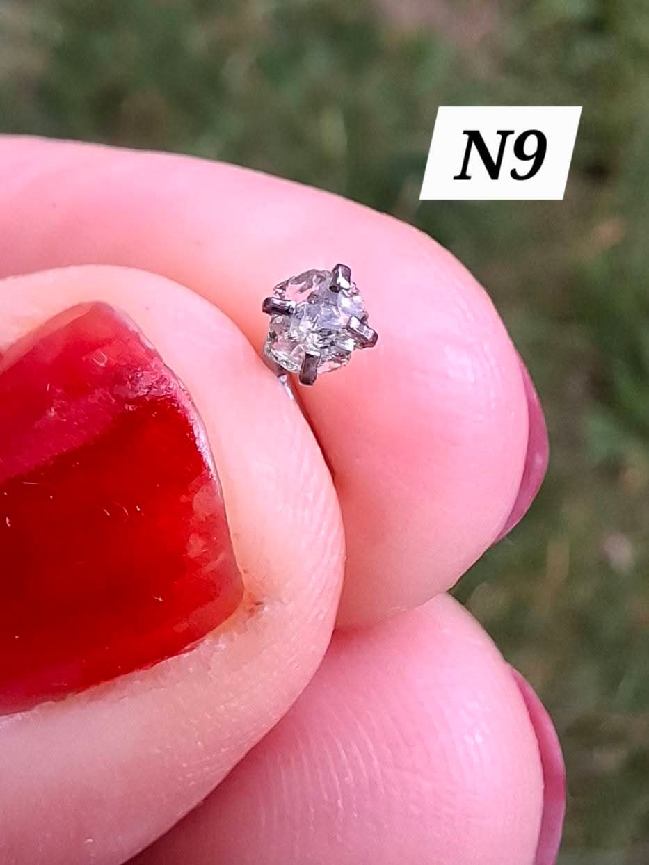 Moldavite (raw) NOSE STUD, 18G, L Shape, Surgical steel, Tektite (Ref: N9)