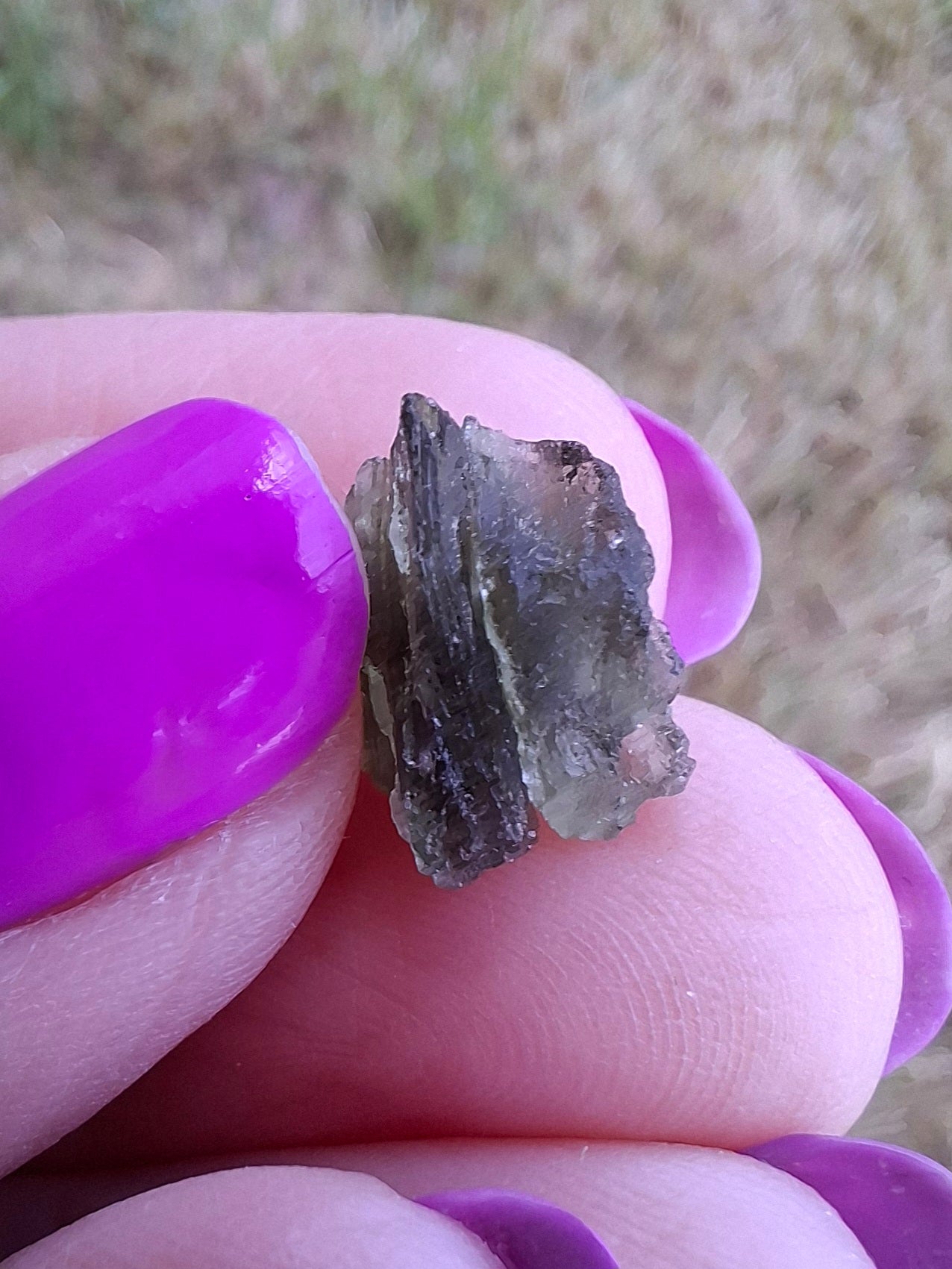 Moldavite Piece, 0.84g, Tektite (Ref: 1445)