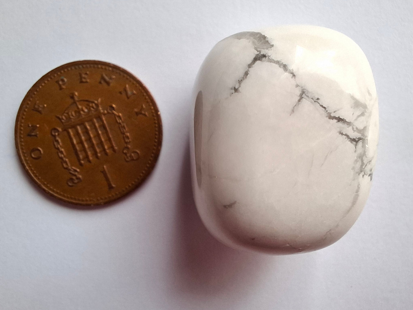 Howlite, Tumble Stone, Crystal (Ref: T35)