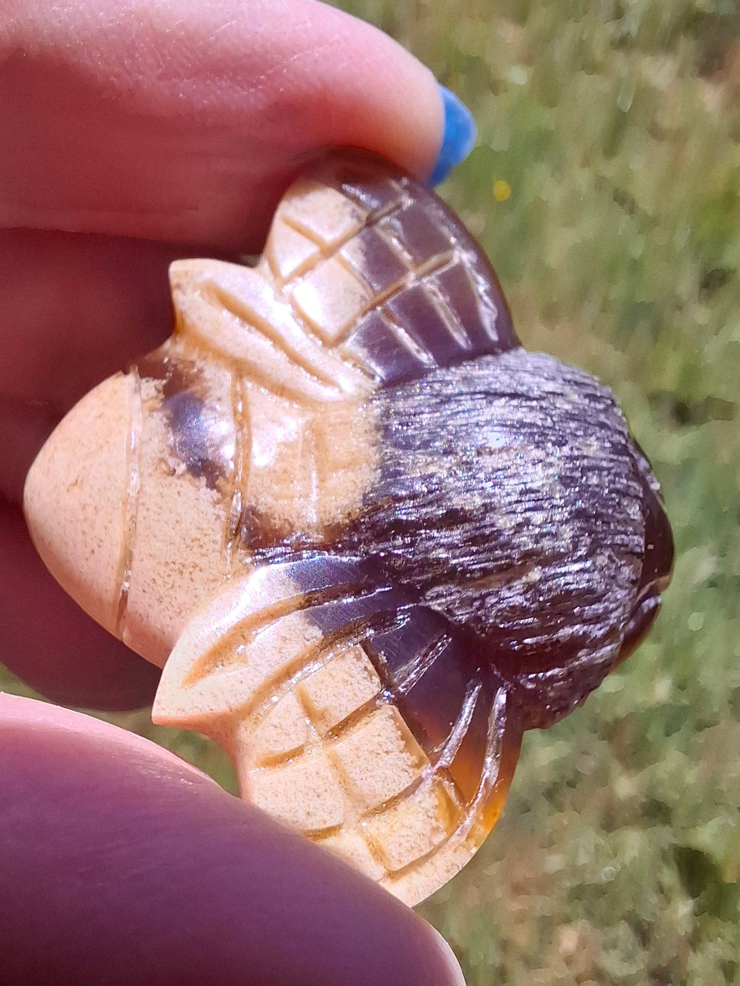 Red Amber Honey Bee Carving, 8.34g, Fossil (Ref: Bee38)