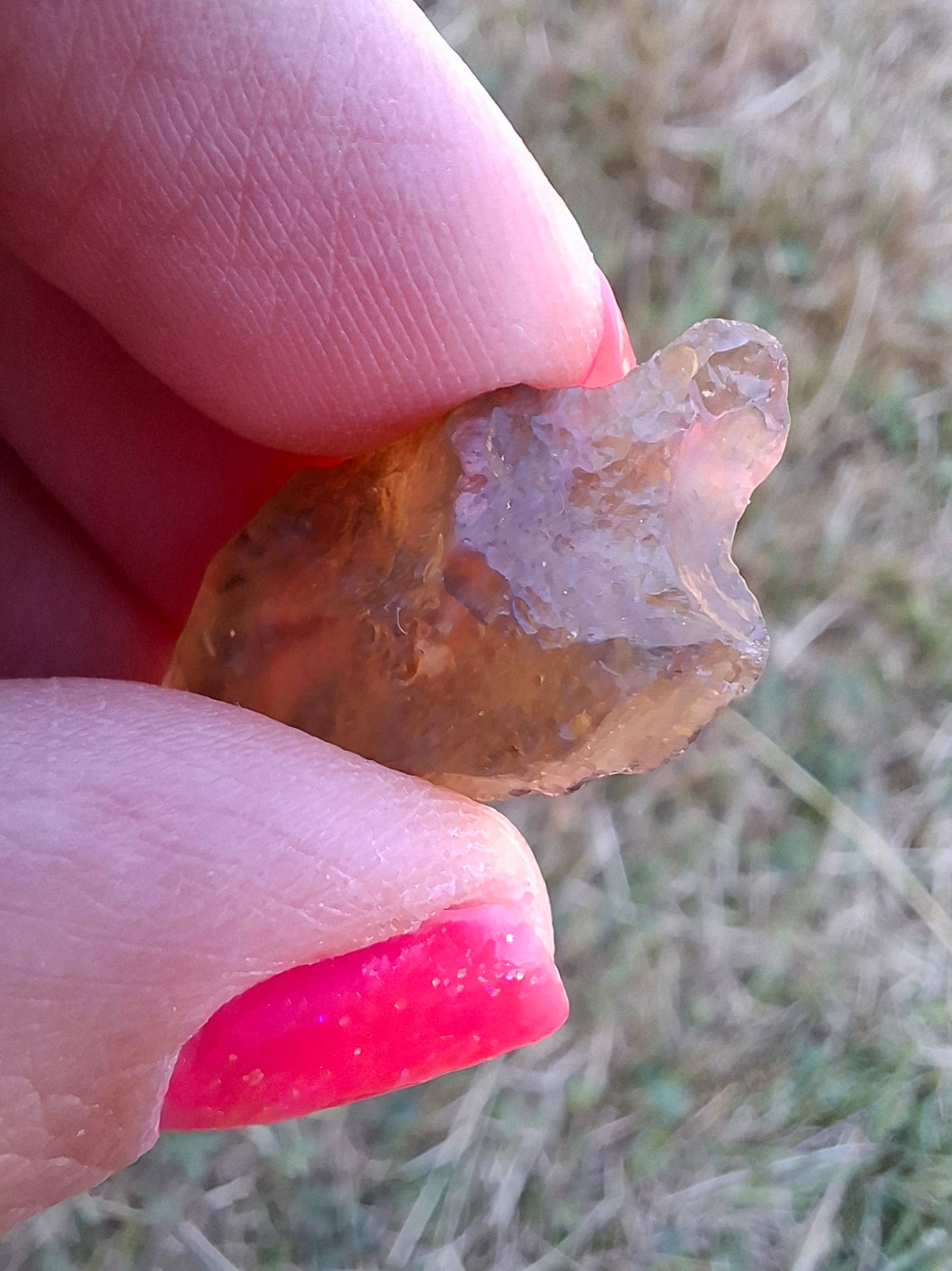 Libyan Desert Glass (darker) piece, 2.88g, Tektite (Ref: L1358)