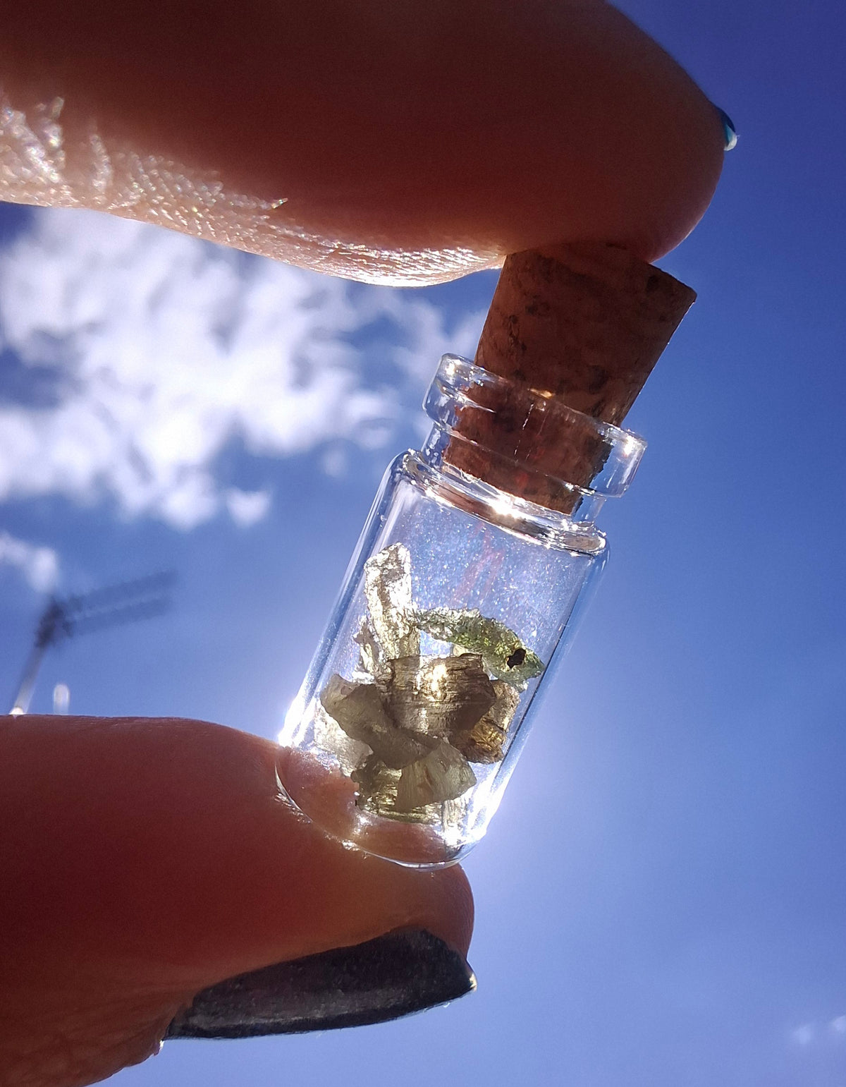 Moldavite Chips (0.50g) in 1ml Bottle, Tektite (Ref: B21)