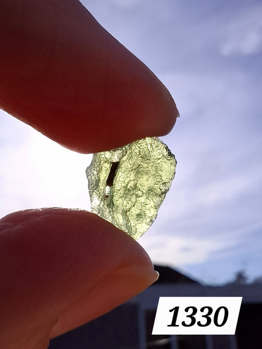 Moldavite Piece, 0.96g, Tektite (Ref: 1330)