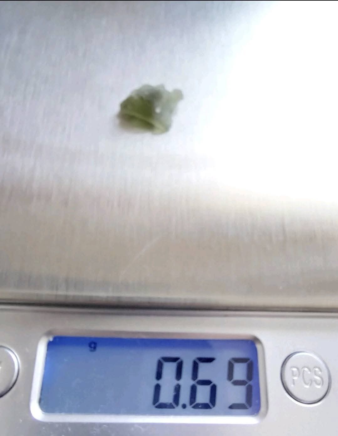 Moldavite Piece, 0.69g, Tektite (Ref: E60)