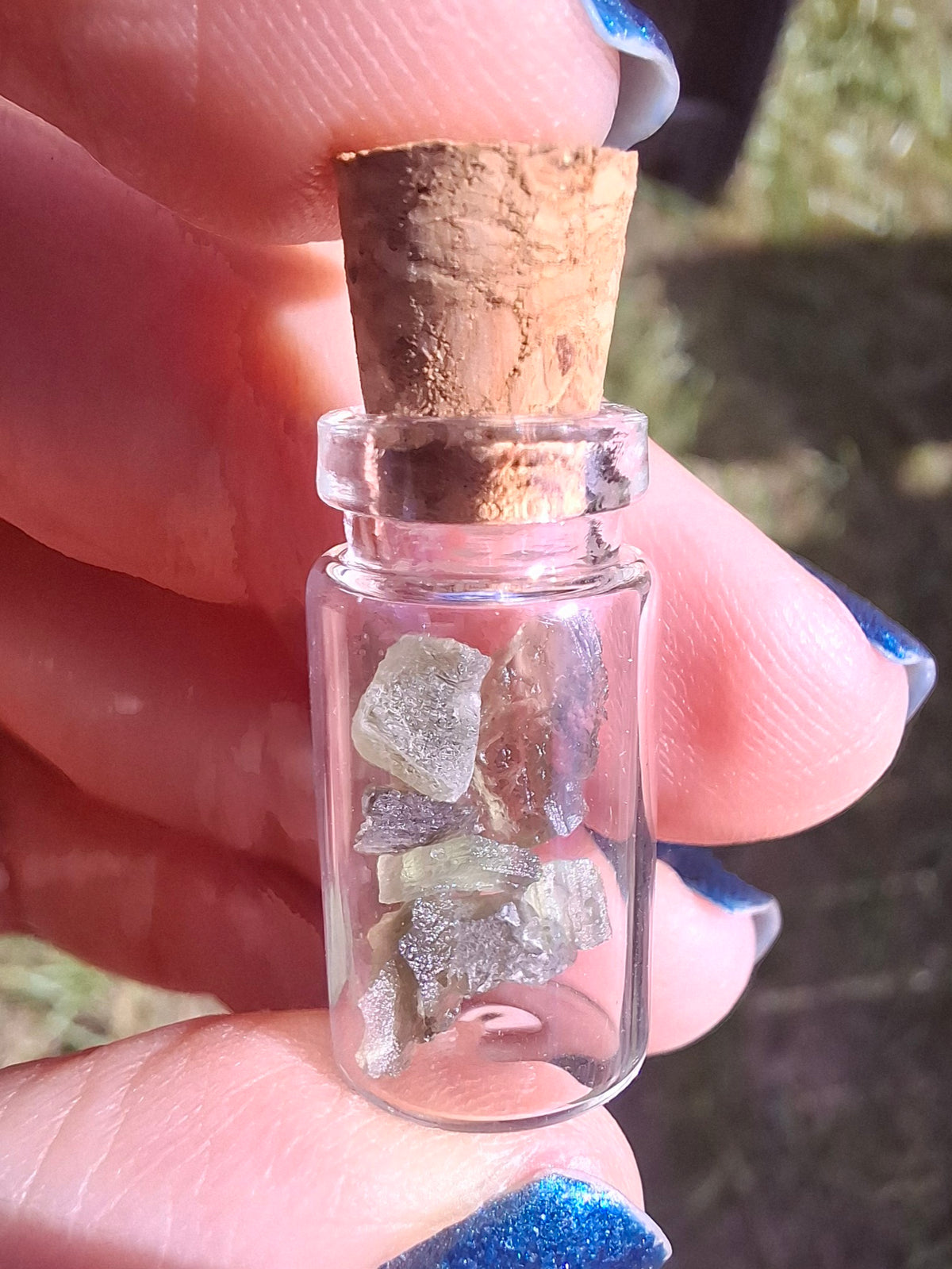 Moldavite chips (0.50g) in 1ml Bottle, Tektite (Ref: B20)