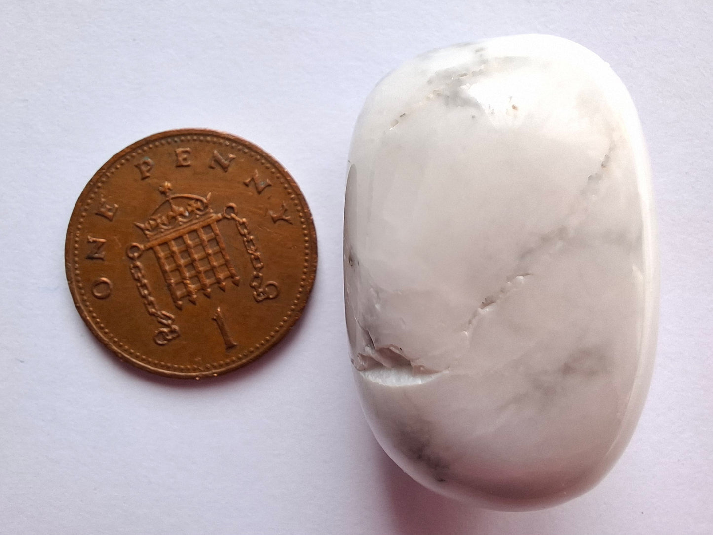 Howlite, Tumble Stone, Crystal (Ref: T41)
