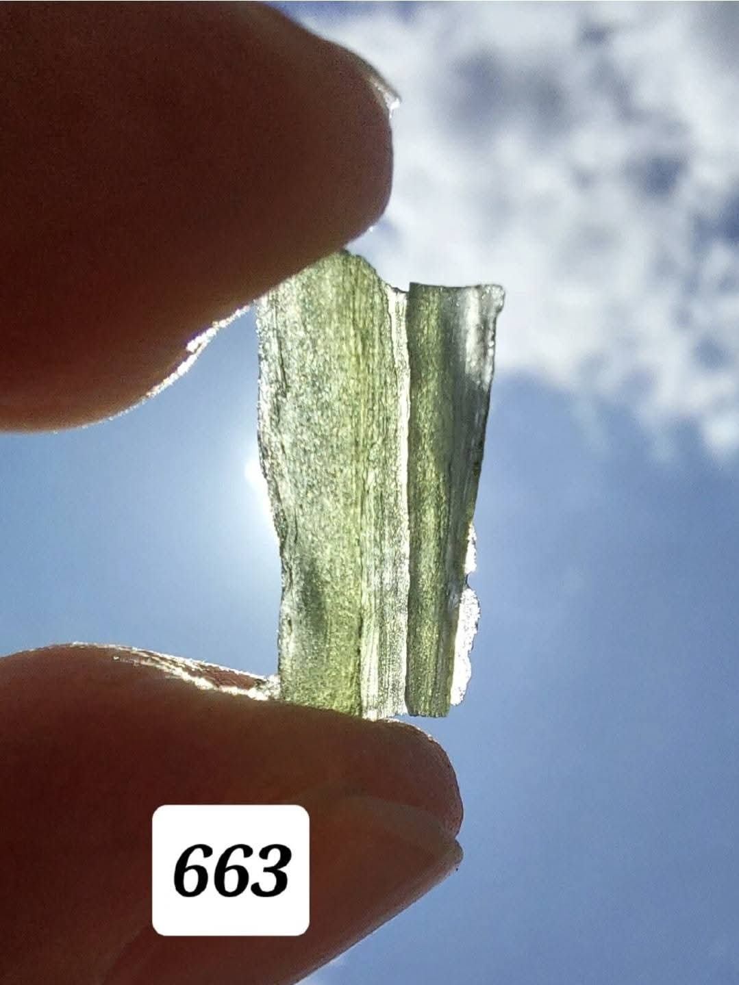 Moldavite Piece, 0.68g, Tektite (Ref: 663)