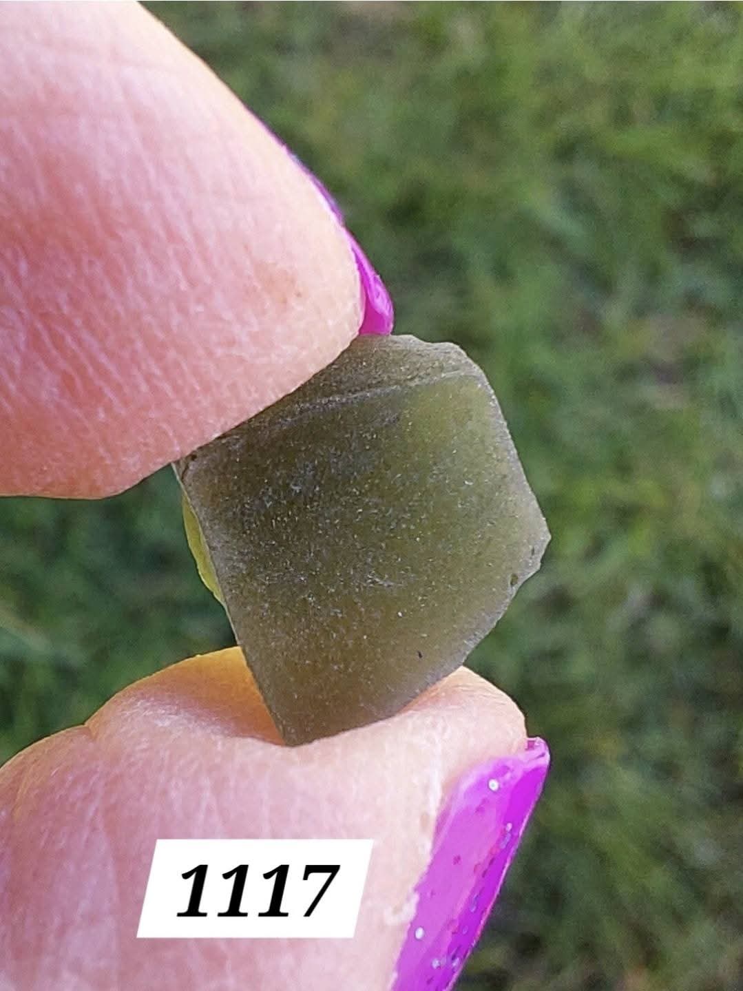 Moldavite Piece, 0.82g, Tektite (Ref: 1117)