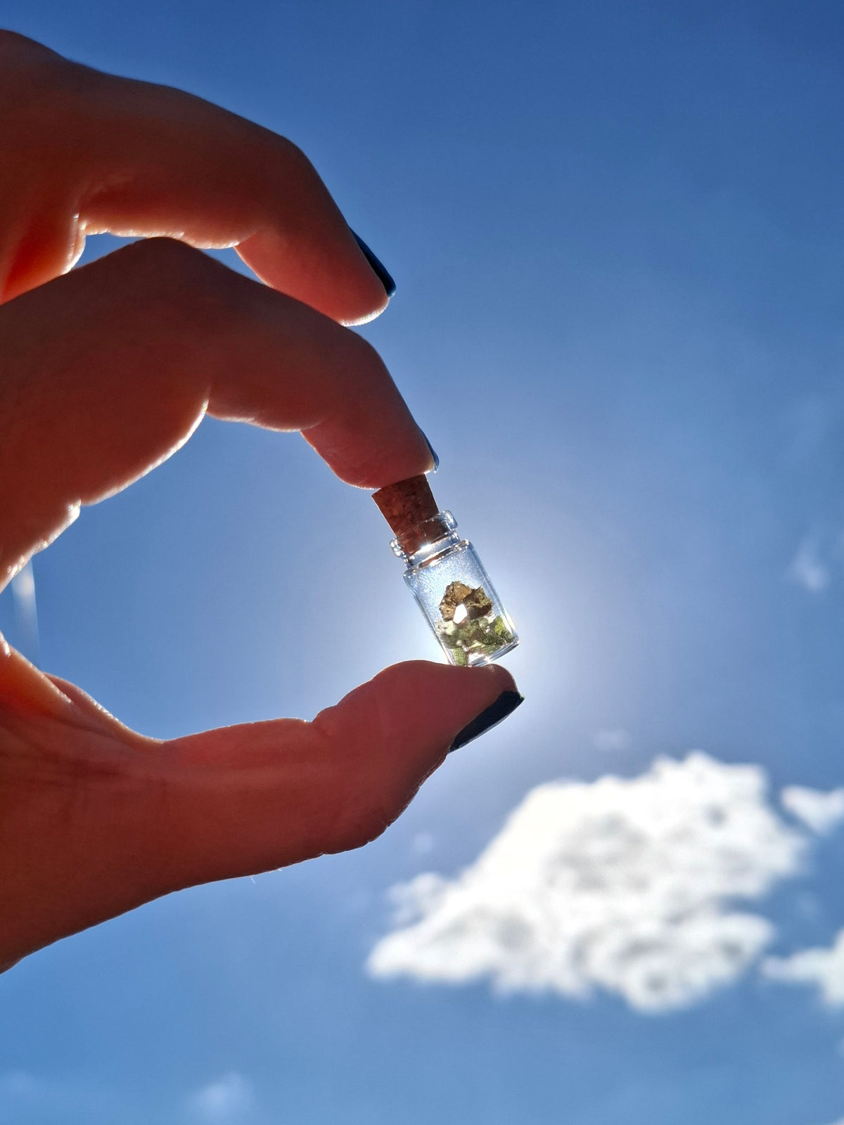 Moldavite Chips (0.50g) in 1ml Bottle, Tektite (Ref: B29)