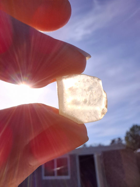 Libyan Desert Glass small Piece, 0.87g, Tektite (Ref: L1352)