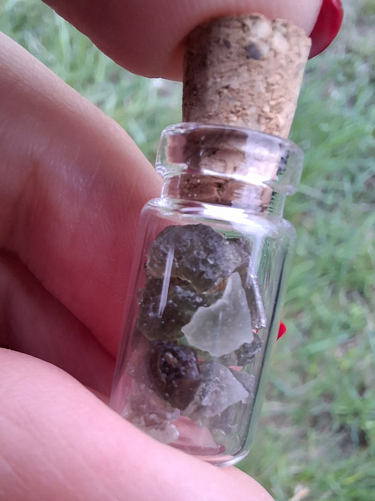 Moldavite Chips (1.00g) in 1ml Bottle, Tektite (Ref: B36)
