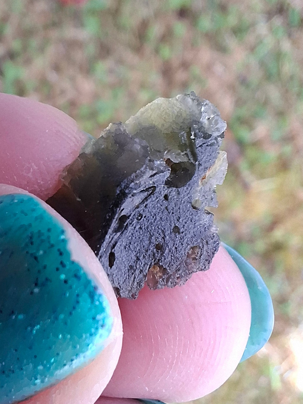 Moldavite Piece, 1.67g, Tektite (Ref: 1423)