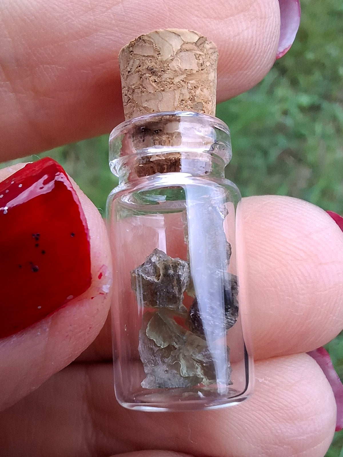 Moldavite Chips (0.50g) in 1ml Bottle, Tektite (Ref: B22)