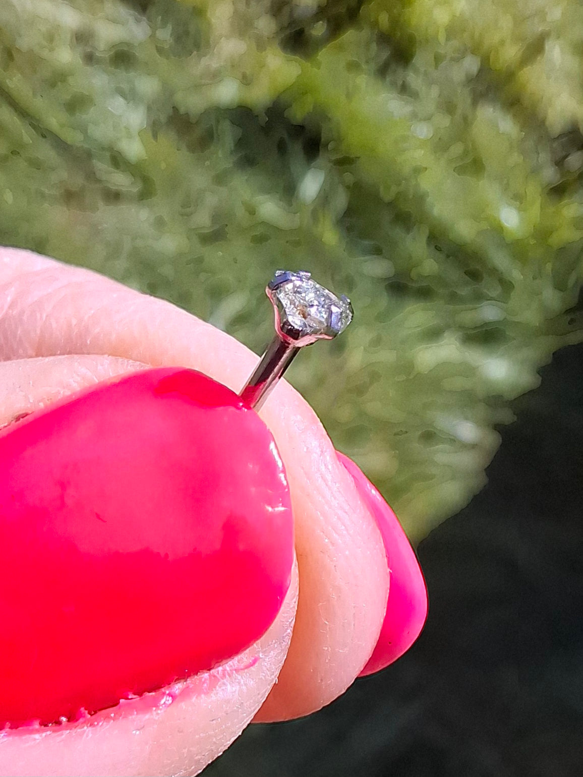 Moldavite (raw) NOSE STUD, 18G, L Shape, Surgical steel, Tektite (Ref: N10)