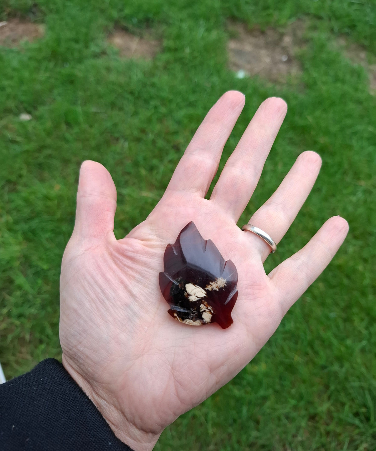 Red Amber Leaf Carving, 7.42g, Fossil (Ref: Leaf13)