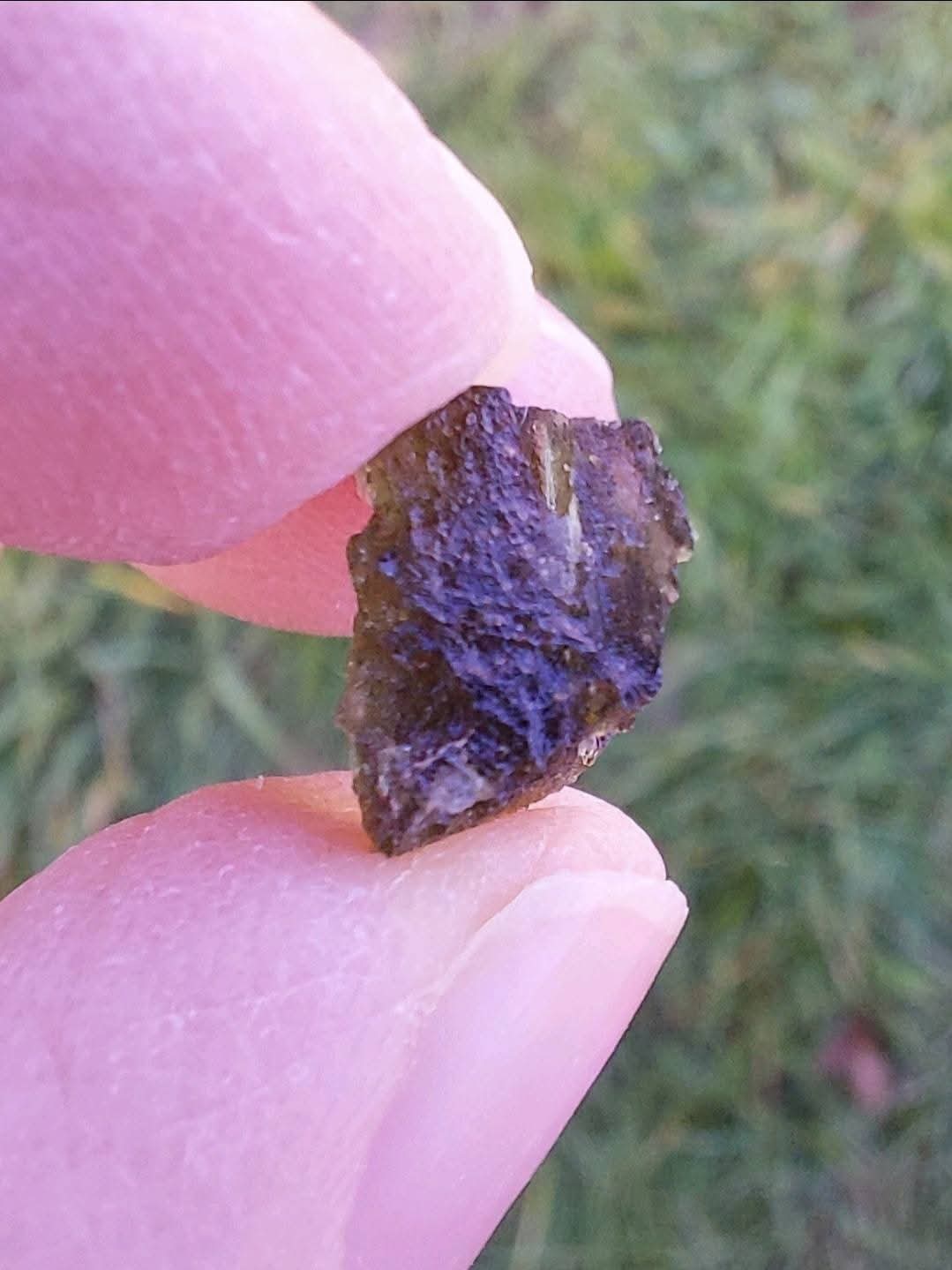 Moldavite Piece, 0.65g, Tektite (Ref: 1100)