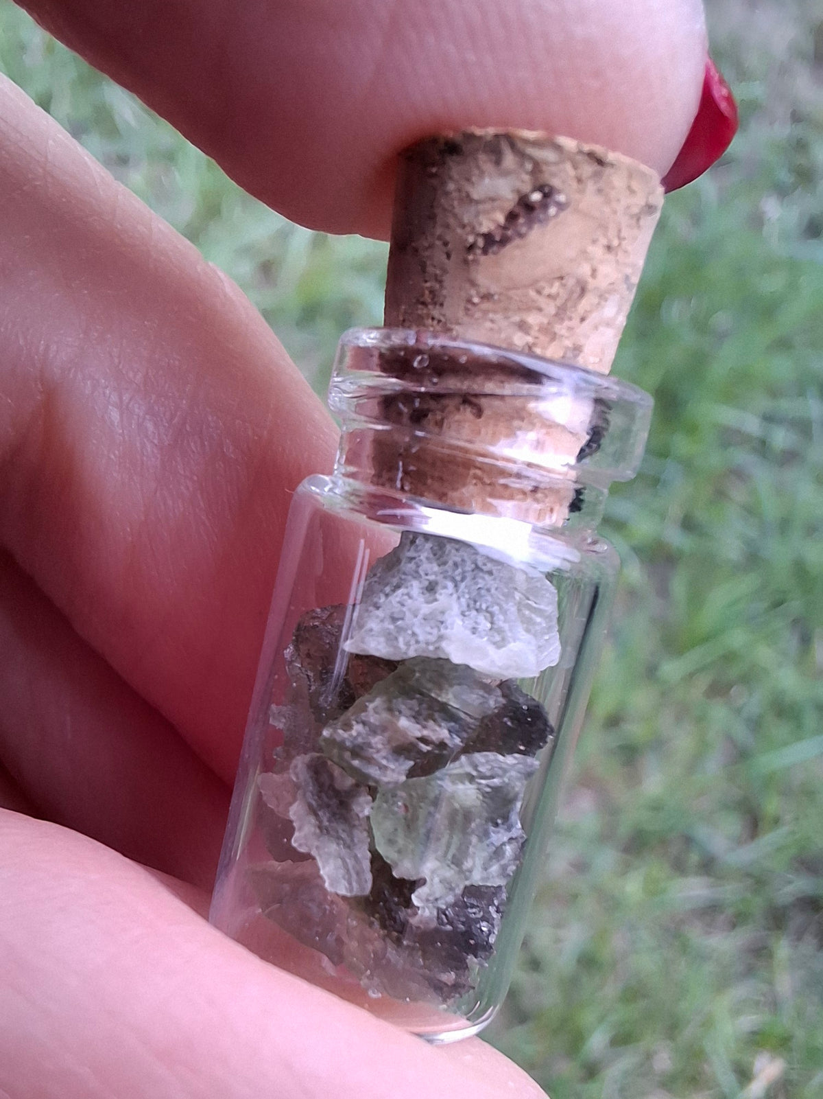 Moldavite Chips (1.00g) in 1ml Bottle, Tektite (Ref: B38)