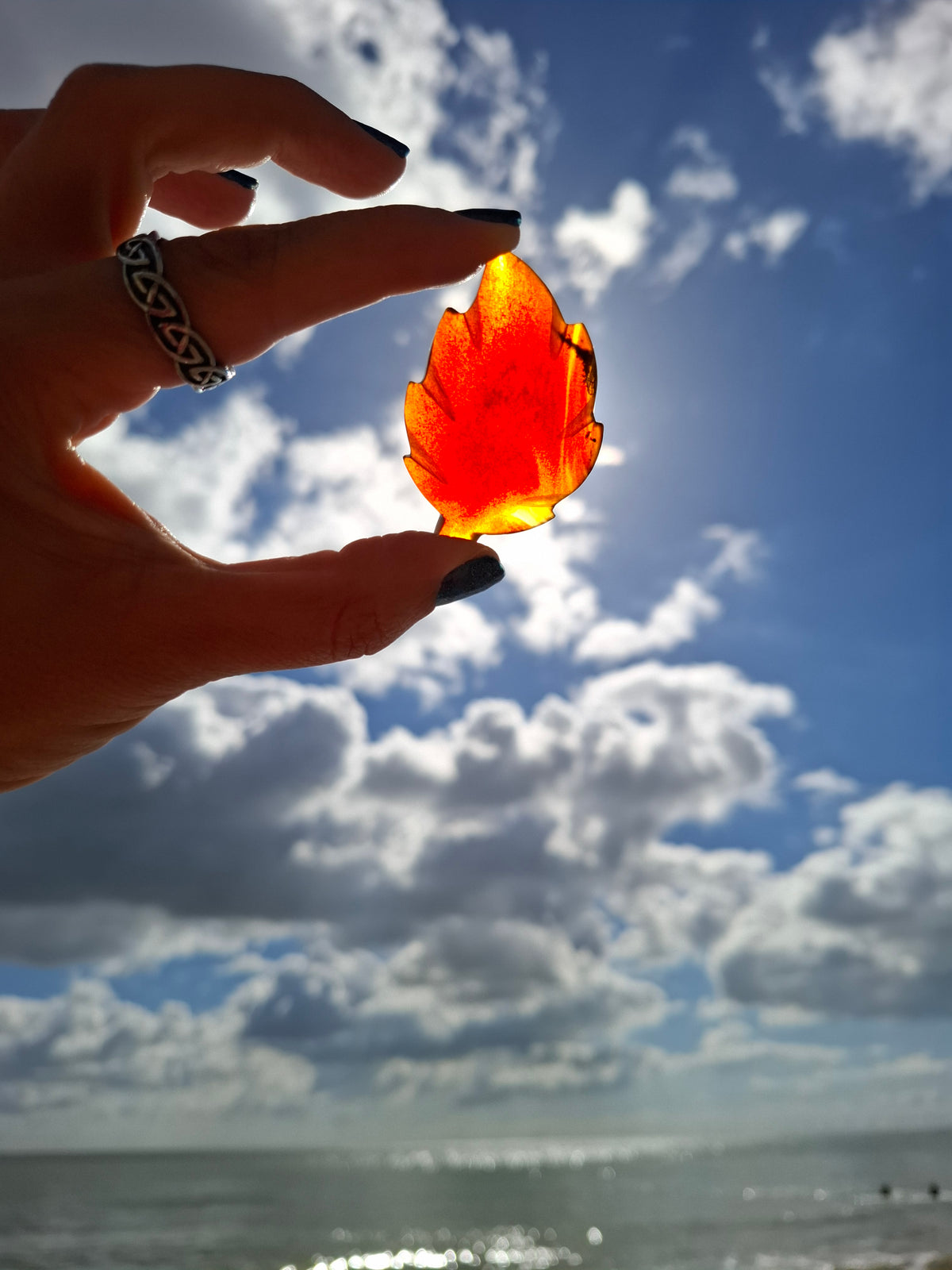 Red Amber Leaf Carving, 7.51g, Fossil (Ref: Leaf12)