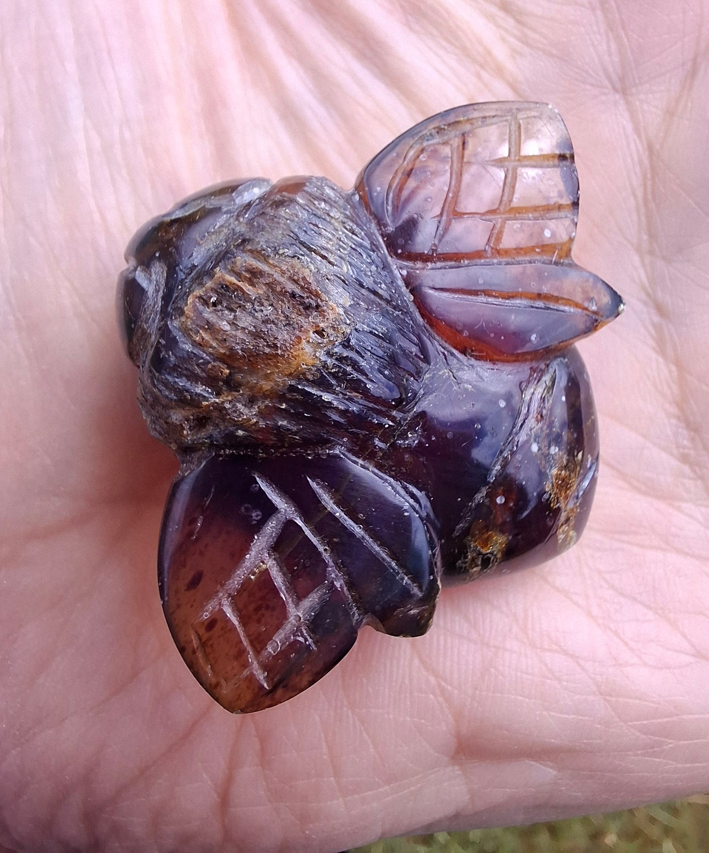 Red Amber Honey Bee Carving, 10.66g, Fossil (Ref: Bee39)