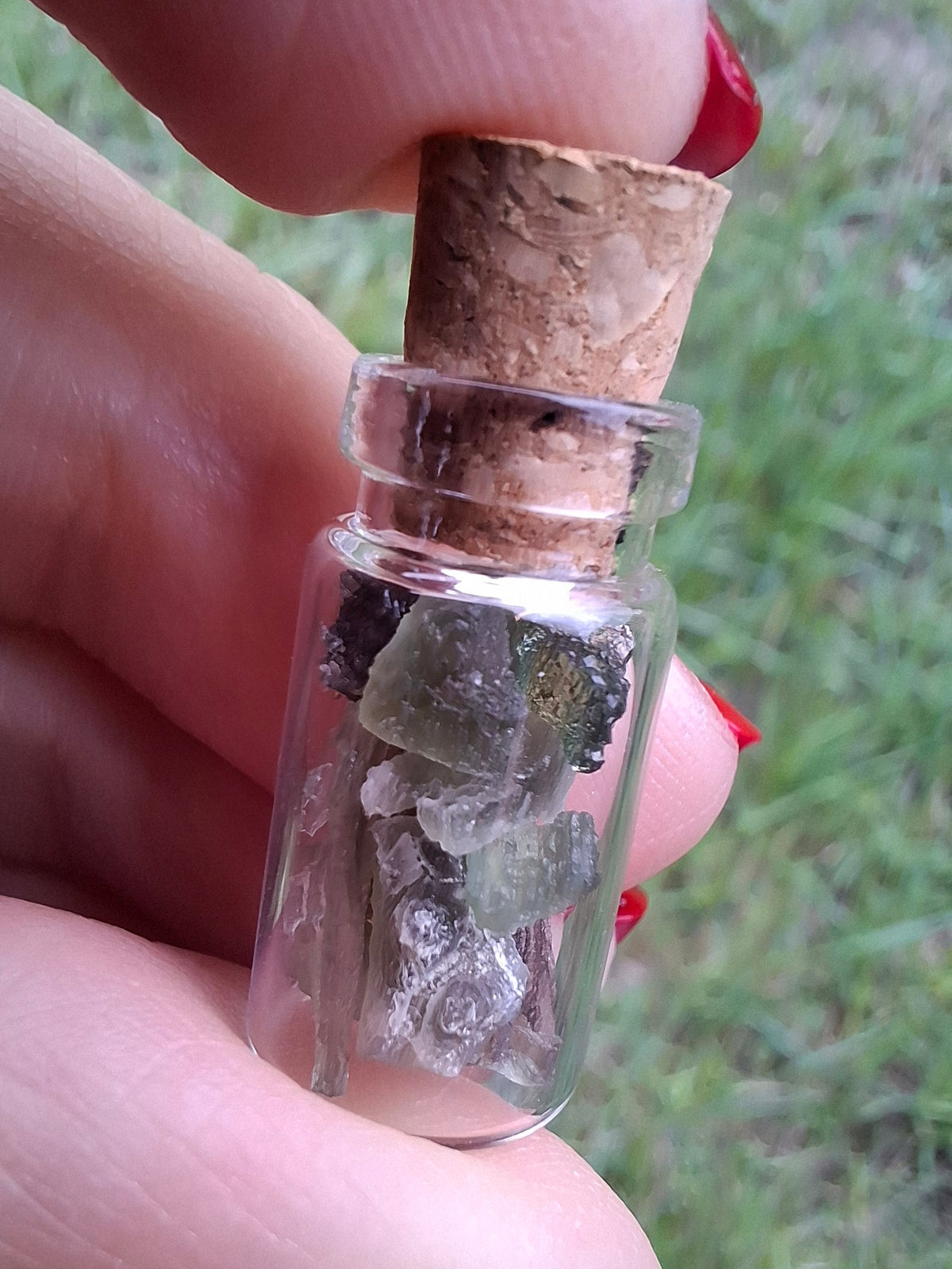 Moldavite Chips (1.00g) in 1ml Bottle, Tektite (Ref: B35)