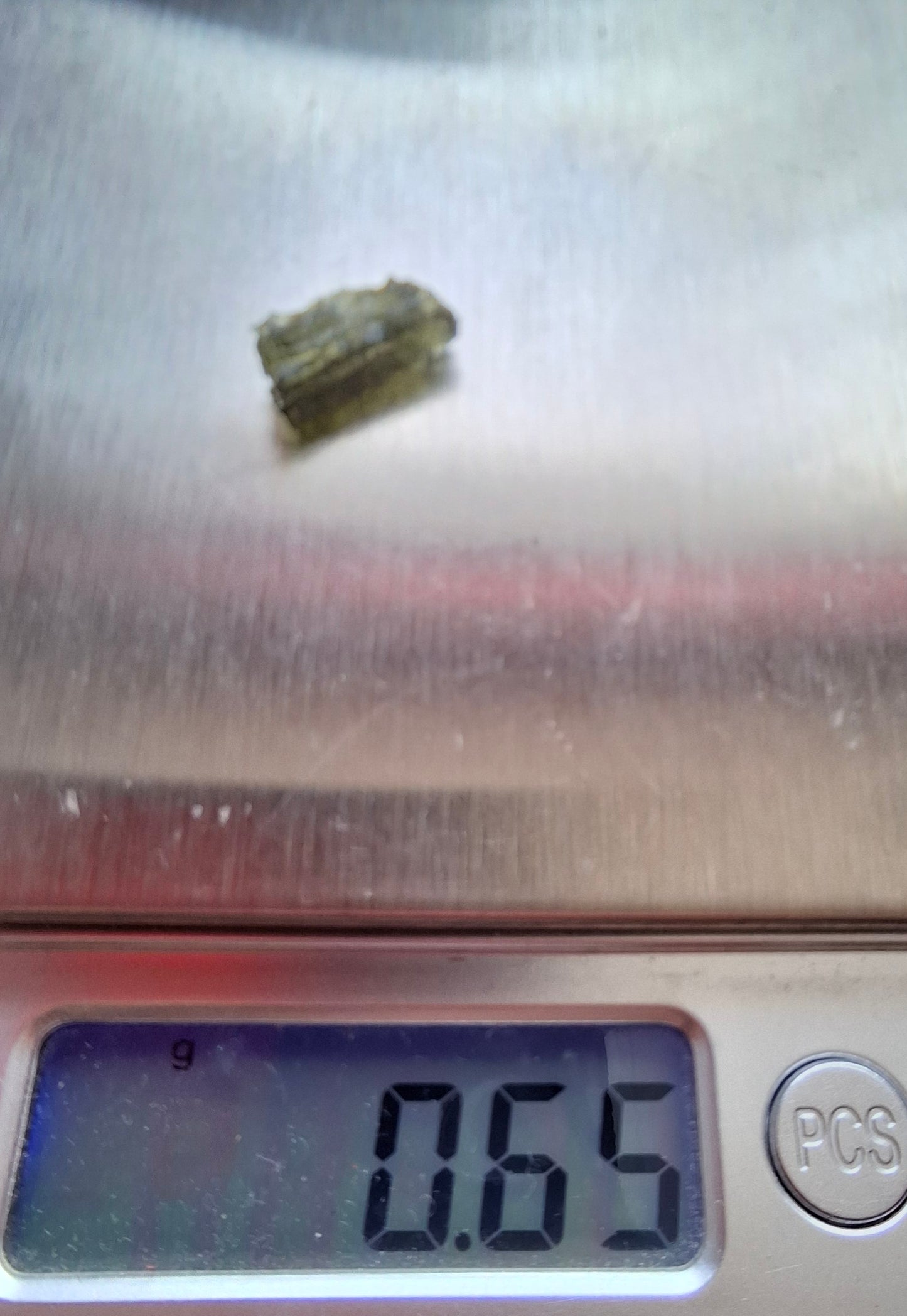 Moldavite Piece, 0.65g, Tektite (Ref: 1410)