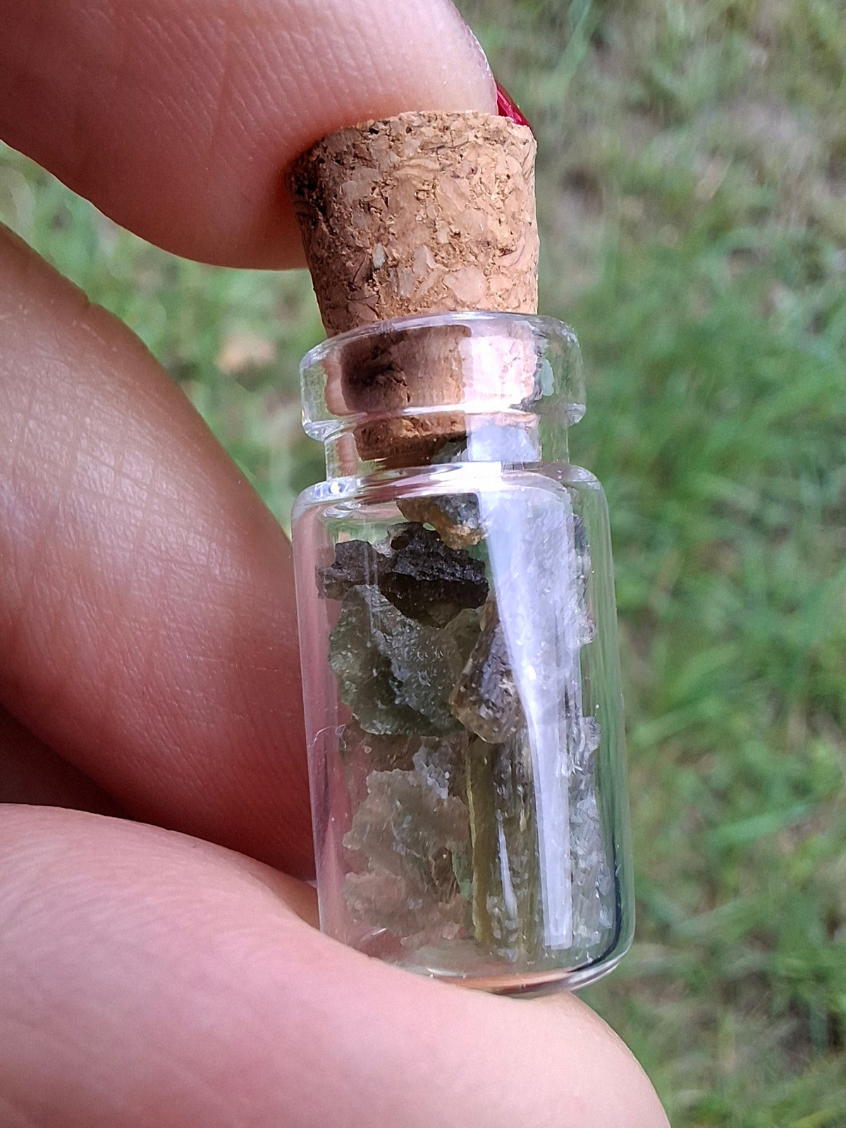 Moldavite Chips (1.00g) in 1ml Bottle, Tektite (Ref: B33)