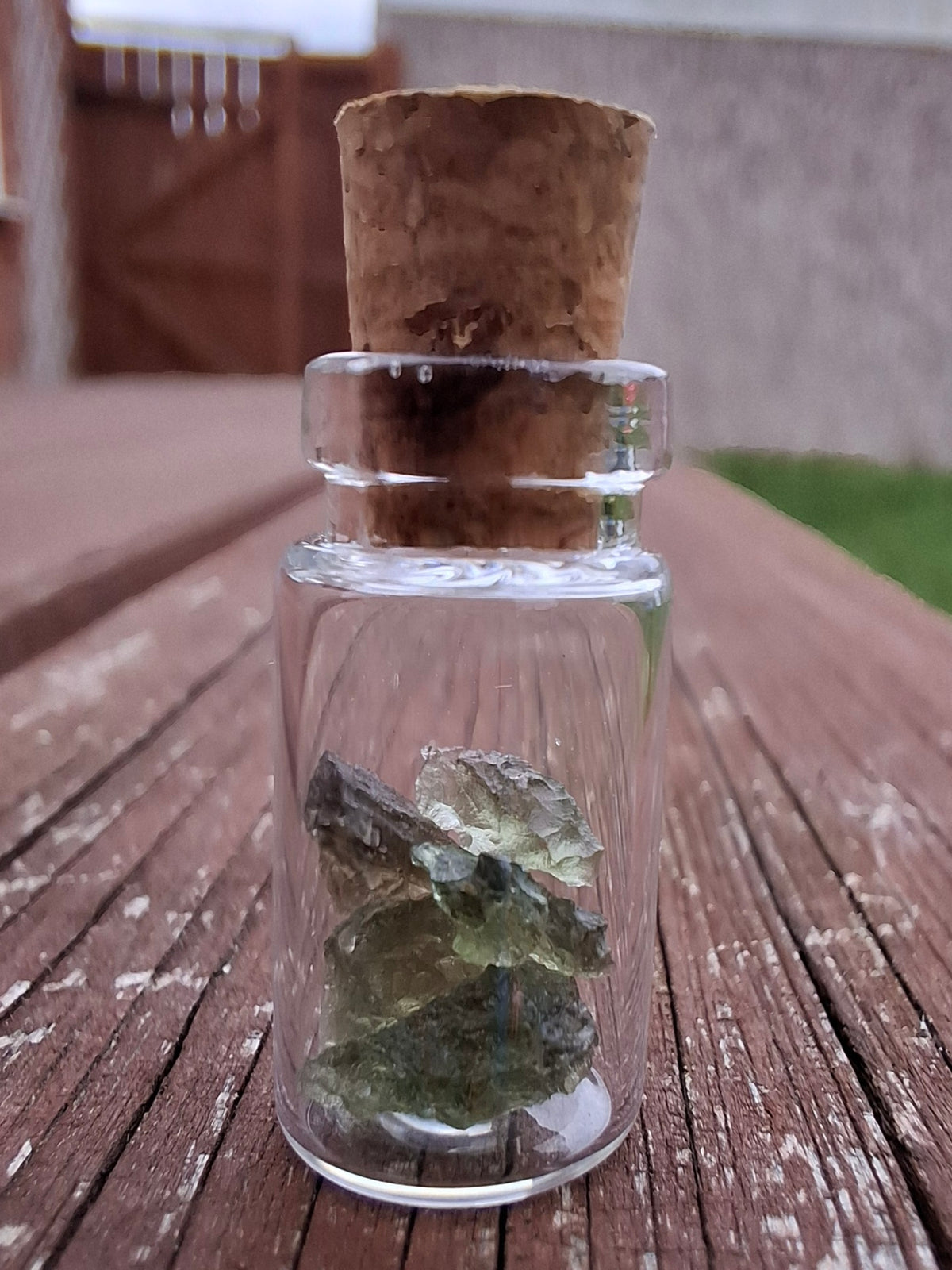 Moldavite Chips (0.50g) in 1ml Bottle, Tektite (Ref: B28)