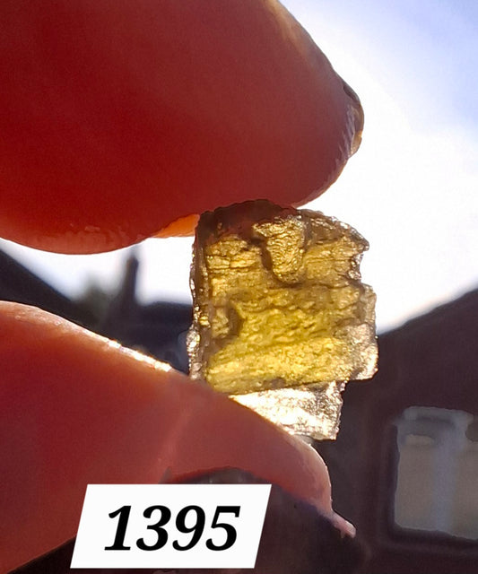 Moldavite Piece, 0.50g, Tektite (Ref: 1395)