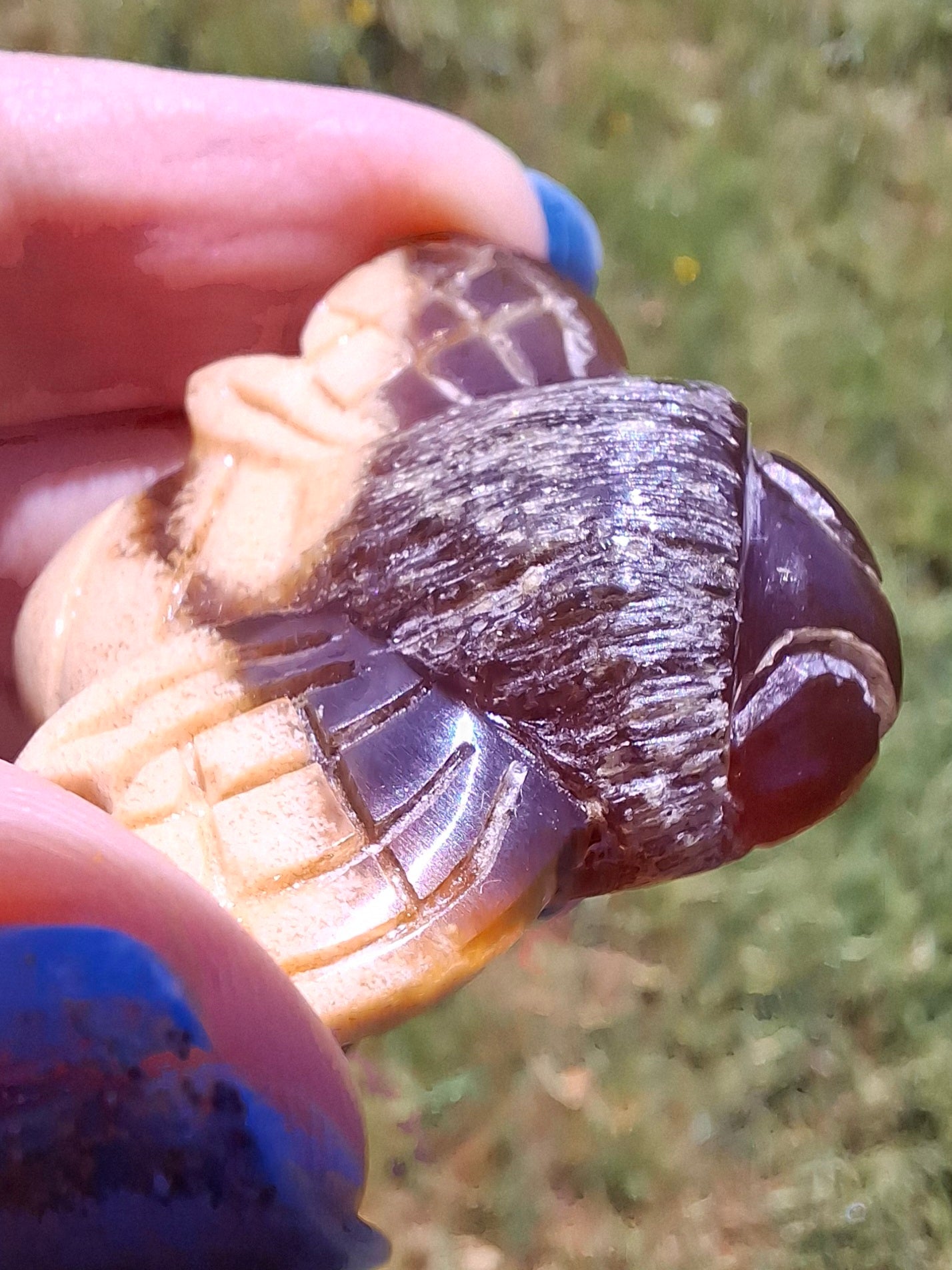 Red Amber Honey Bee Carving, 8.34g, Fossil (Ref: Bee38)