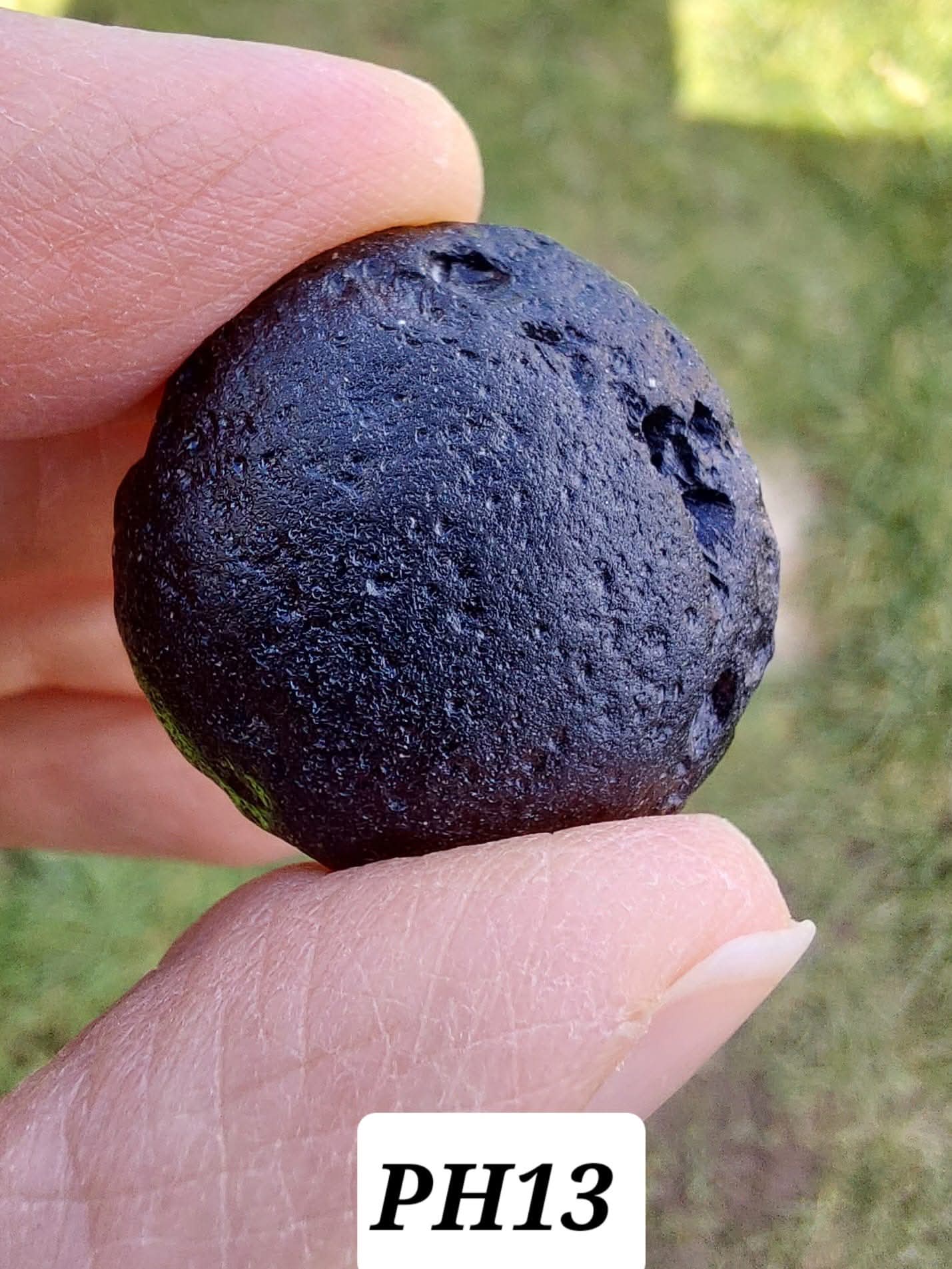 Philippinite (Rizalite), 9.24g, Tektite