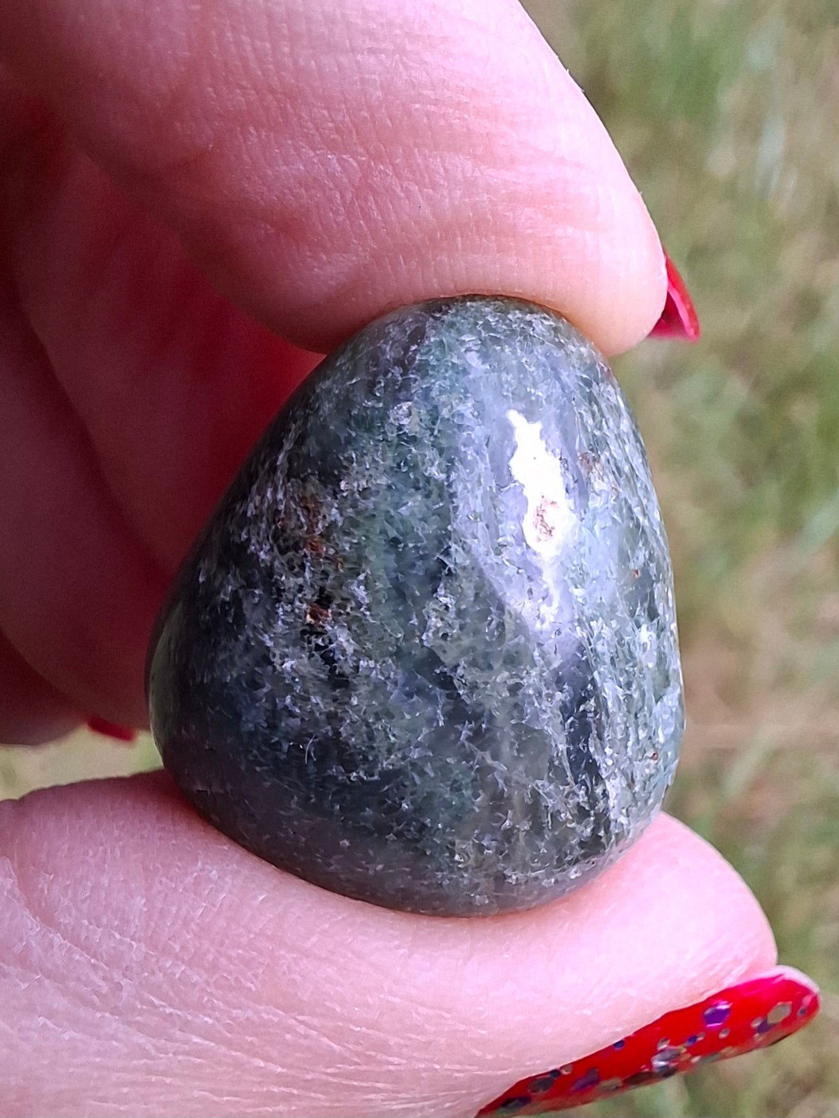Green Moss Agate, Tumble Stone, Crystal (Ref: T167)