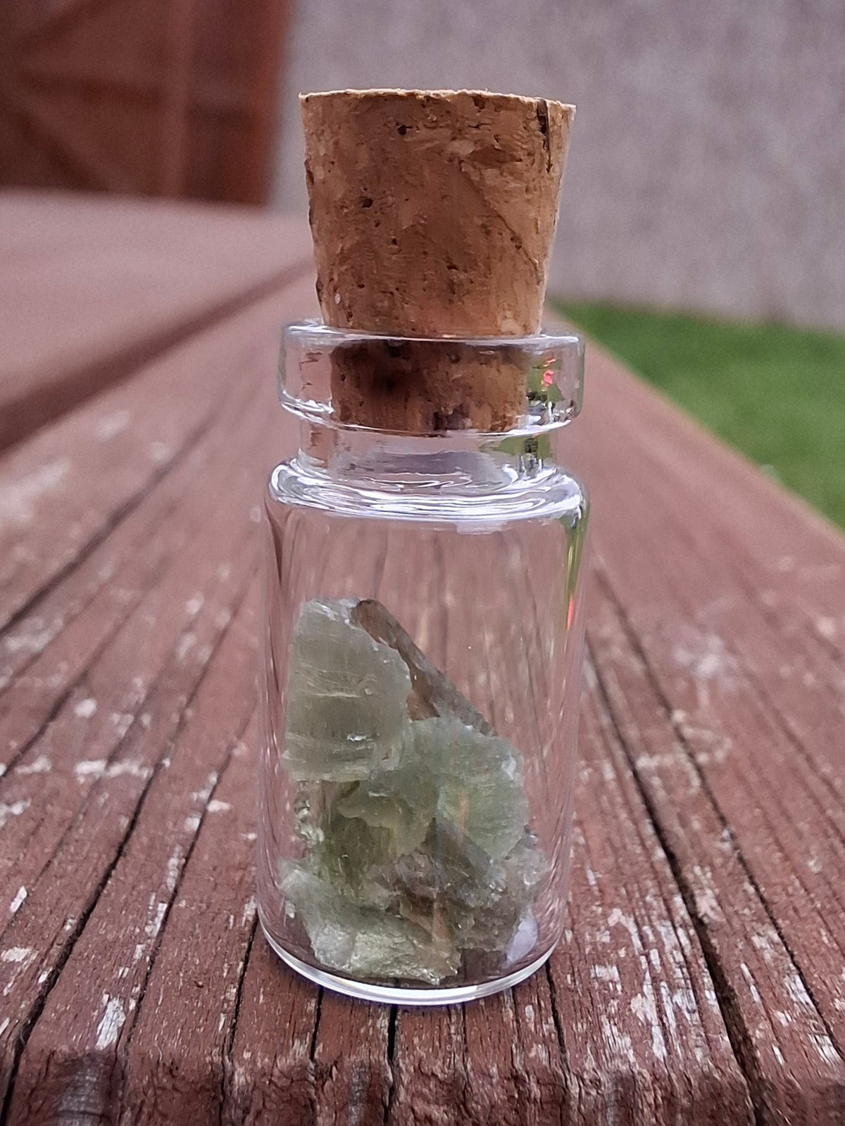Moldavite Chips (0.50g) in 1ml Bottle, Tektite (Ref: B24)